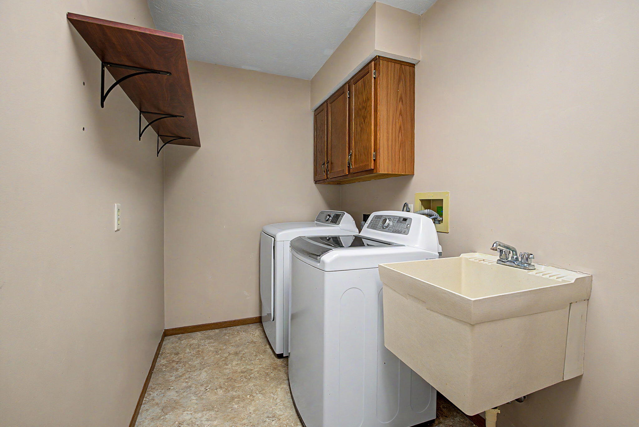 2939 Avery, Springfield, Ohio 45503