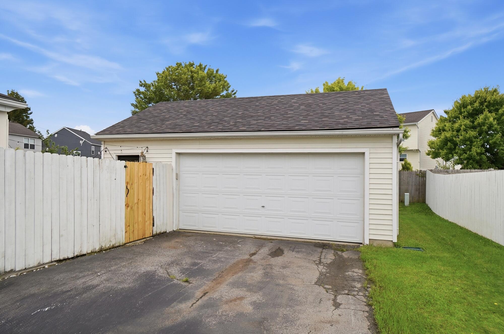 1047 Braxton, London, Ohio 43140