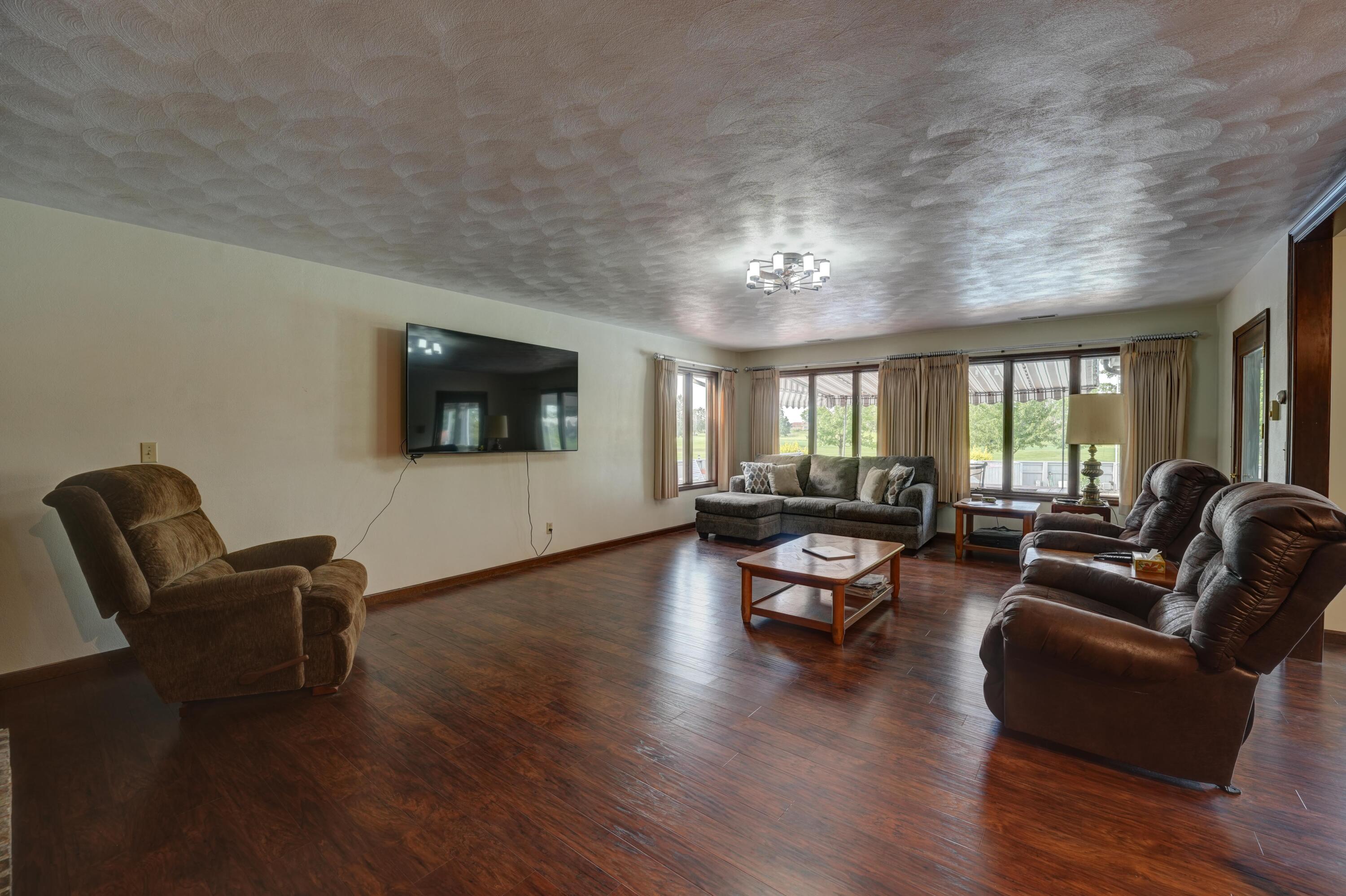 6468 Country Club, Greenville, Ohio 45331