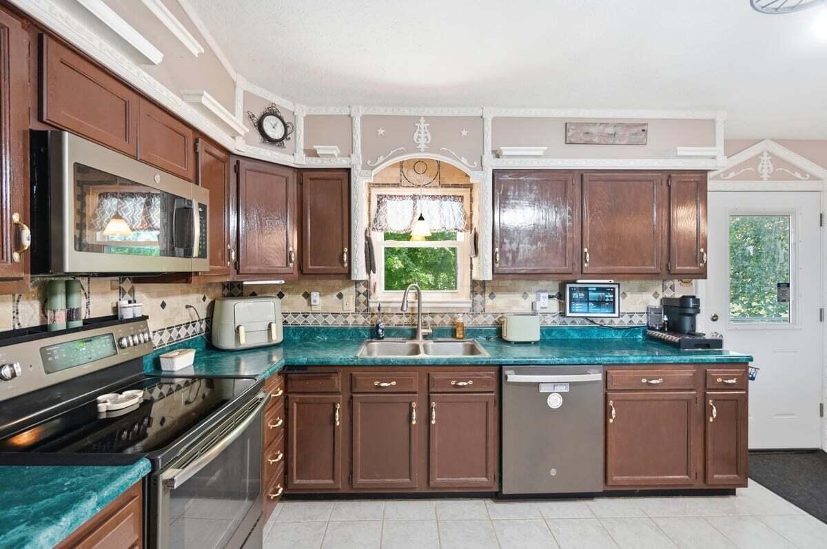 49 Lloyd, North Lewisburg, Ohio 43060