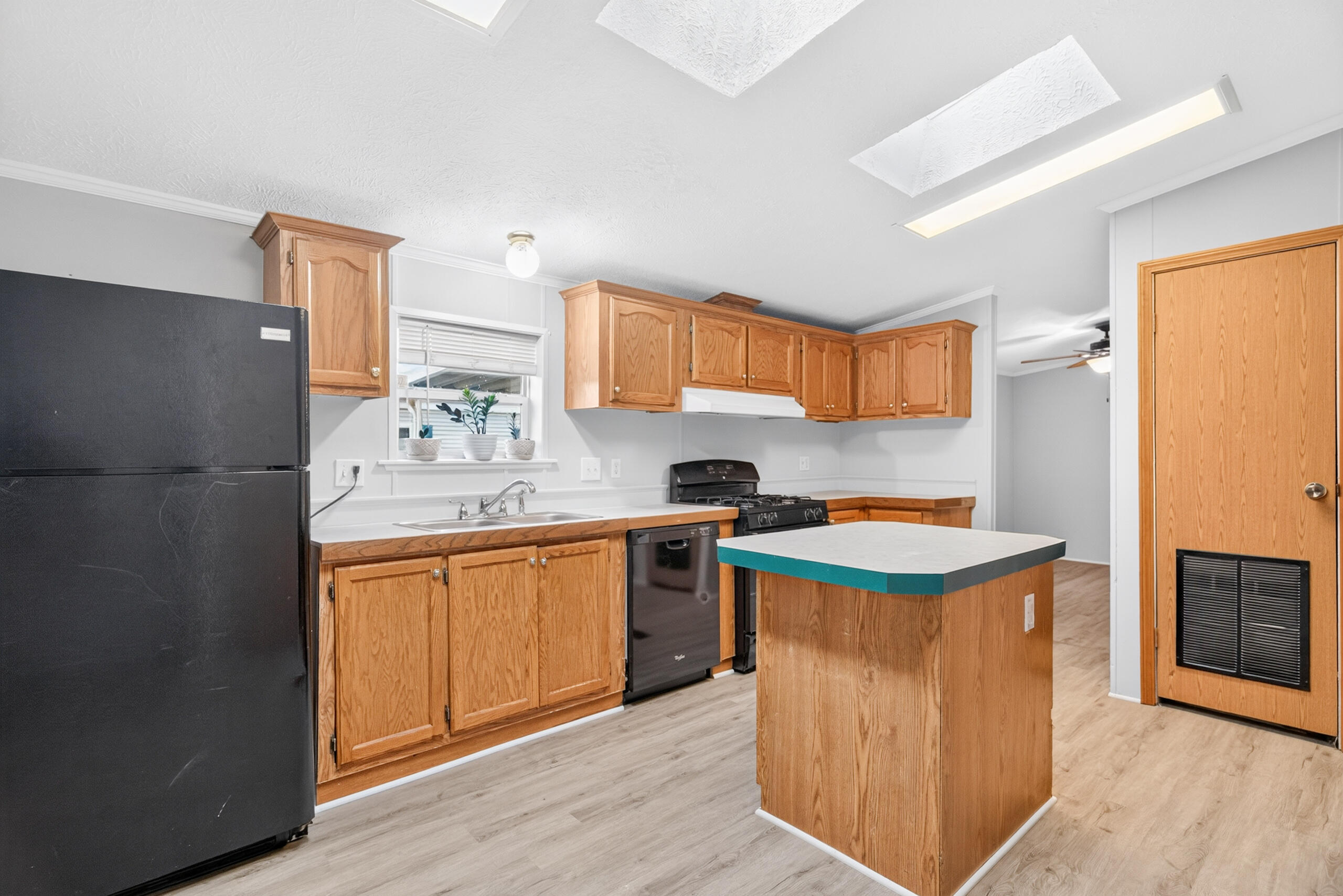 1198 Apple Blossom, Sidney, Ohio 45365