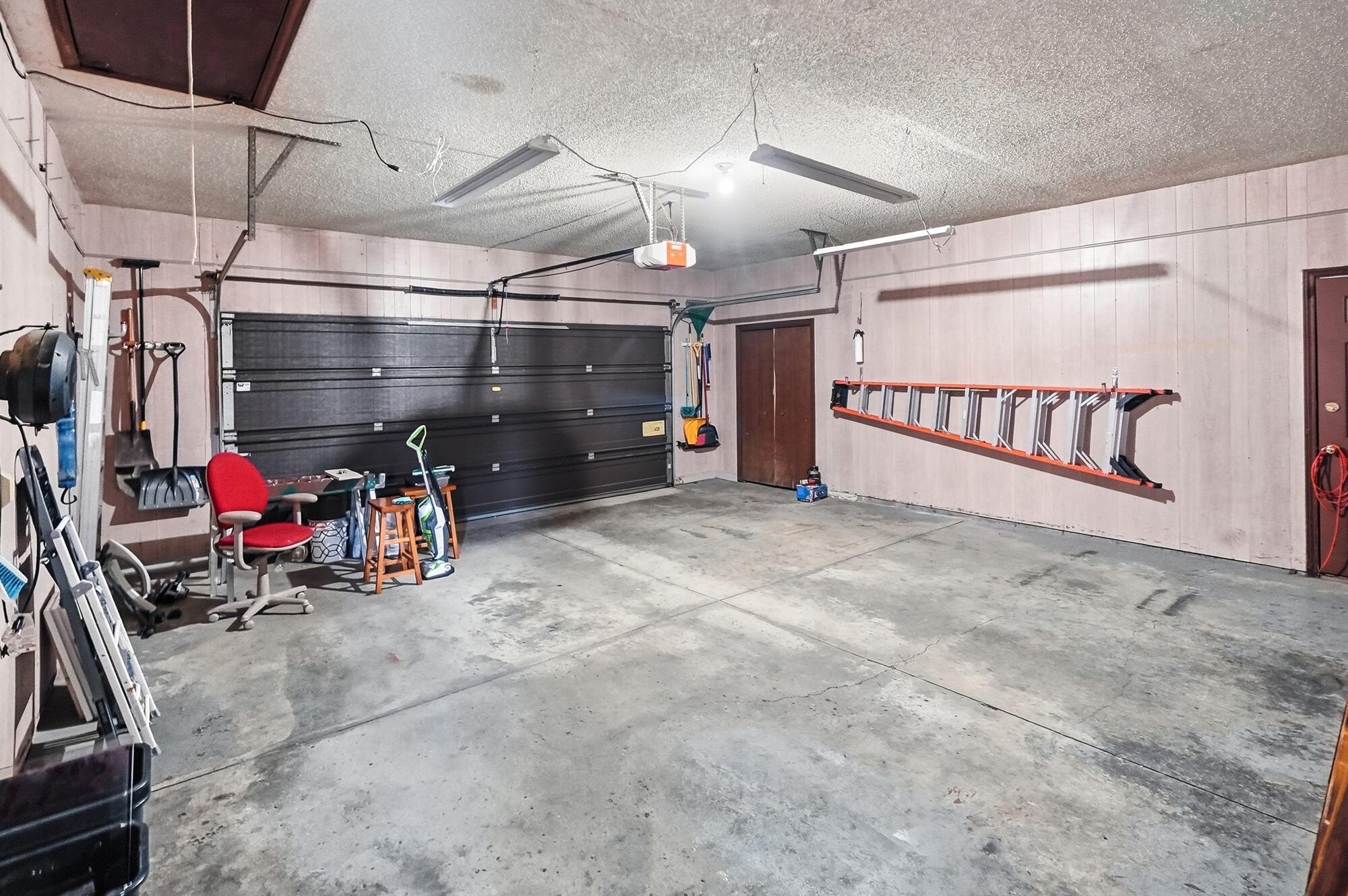 813 Circle, Wapakoneta, Ohio 45895