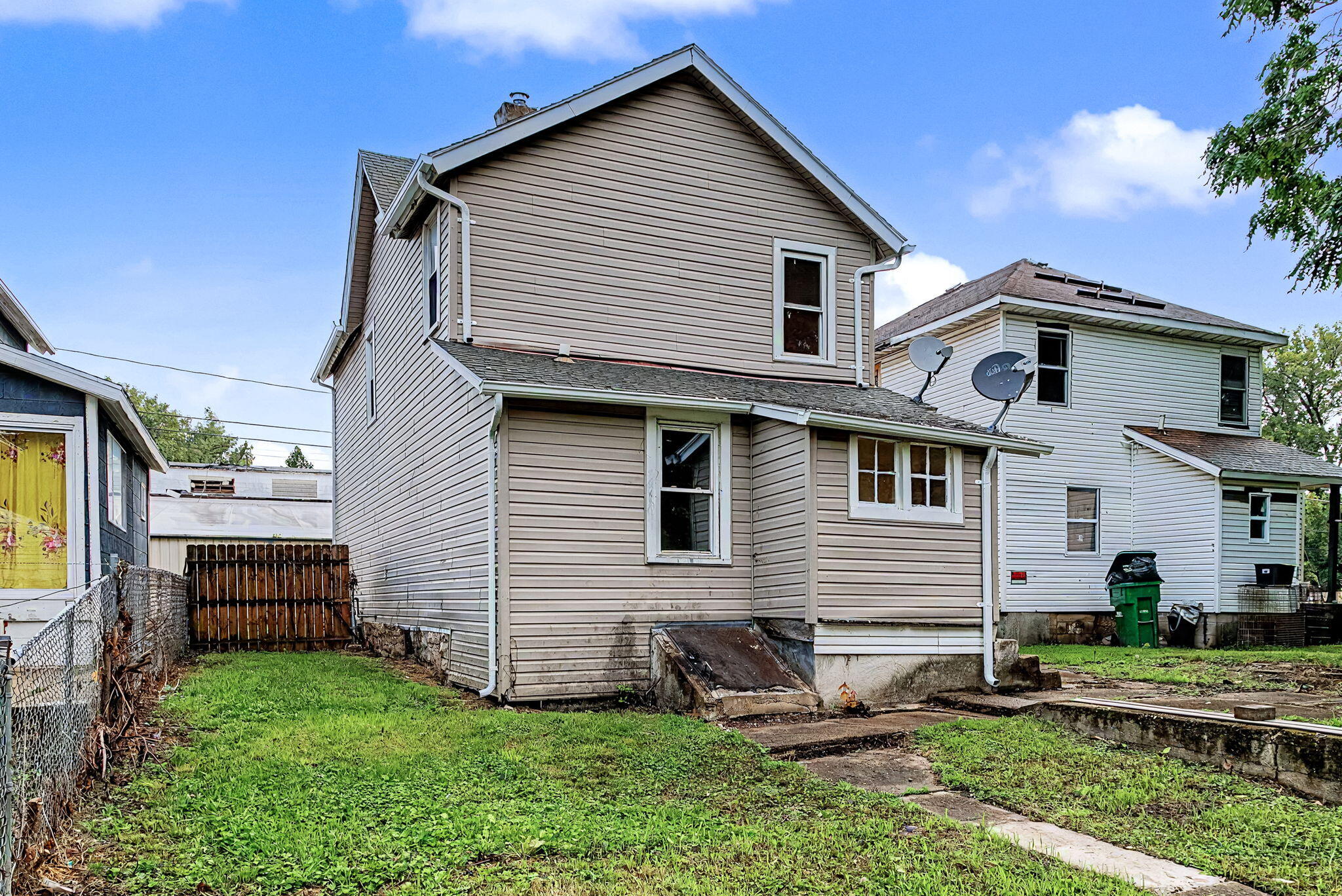 863 Sherman, Springfield, Ohio 45503