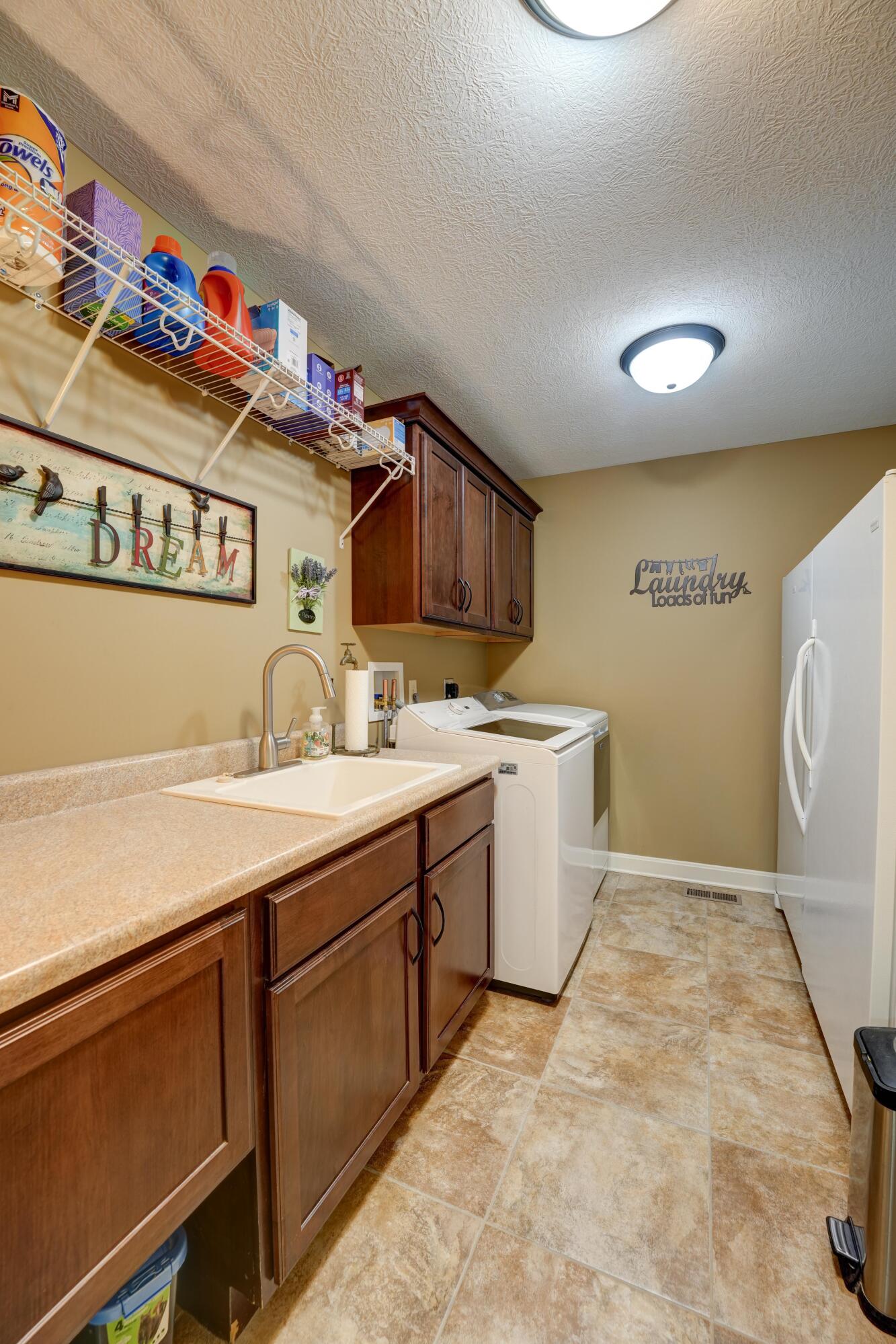 6414 Willow Lake, Greenville, Ohio 45331