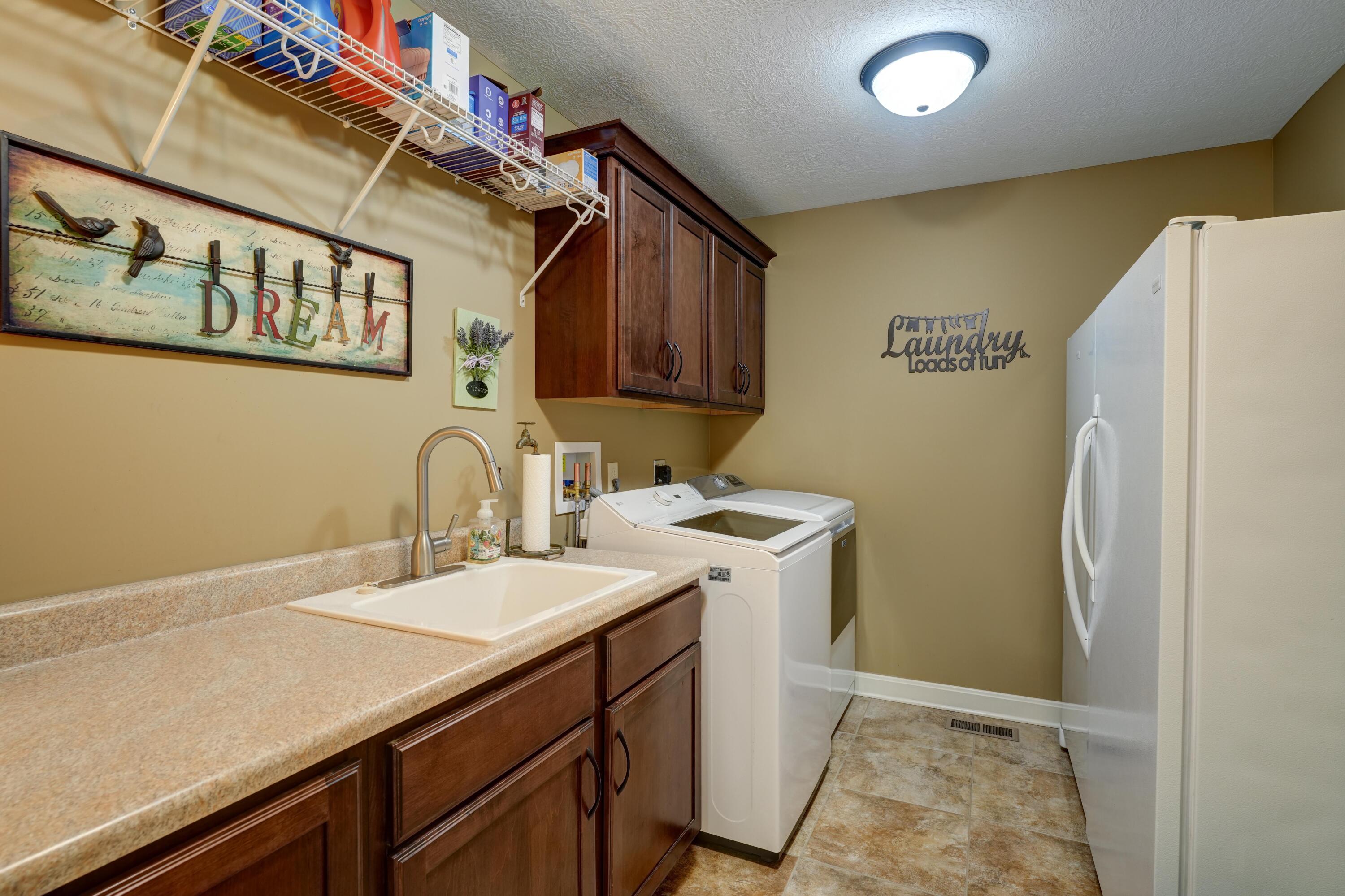 6414 Willow Lake, Greenville, Ohio 45331