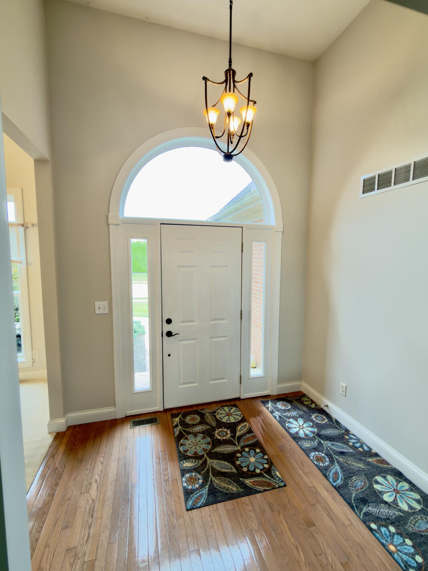 2550 Meadowpoint, Troy, Ohio 45373