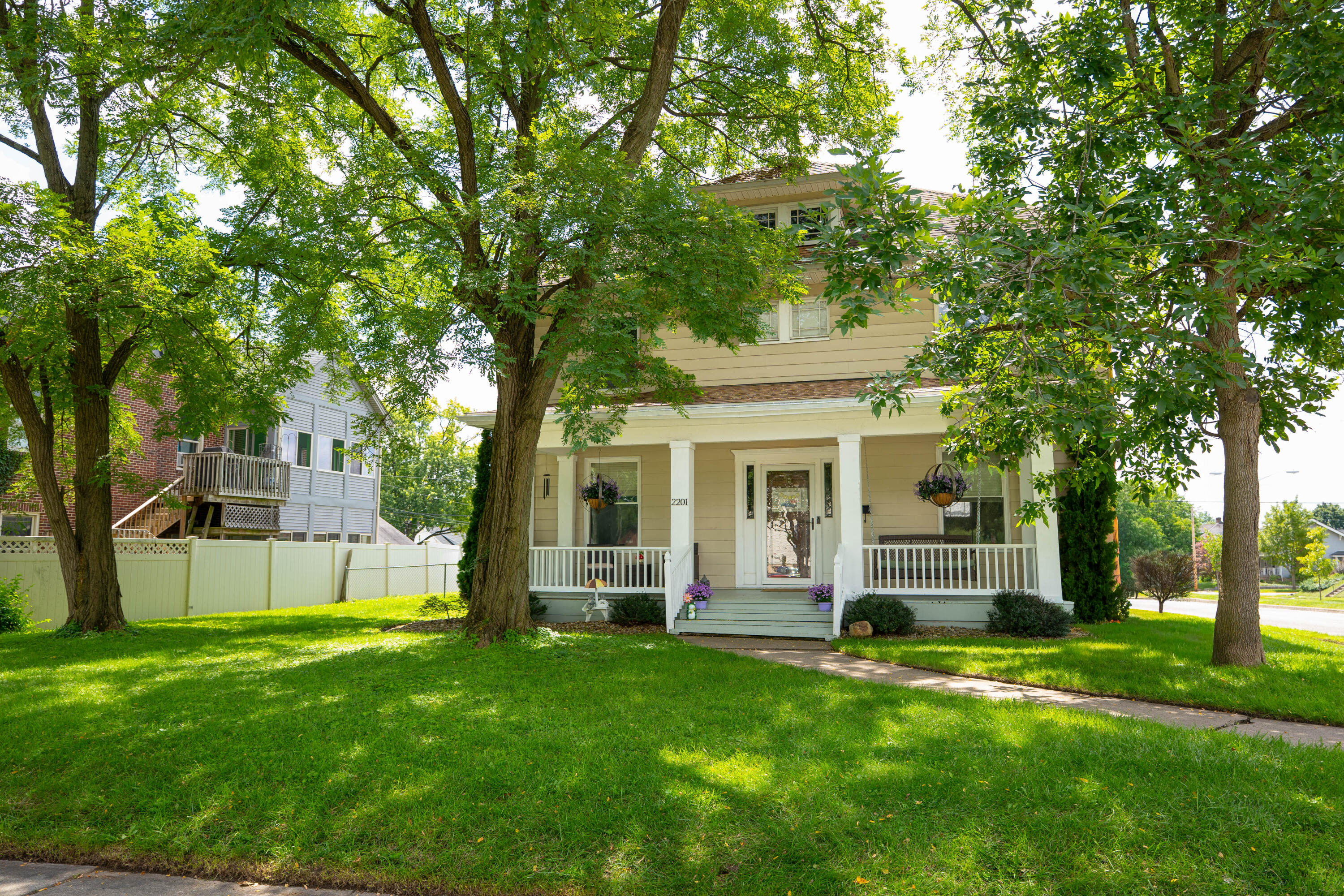 2201 Elmwood, Springfield, Ohio 45505