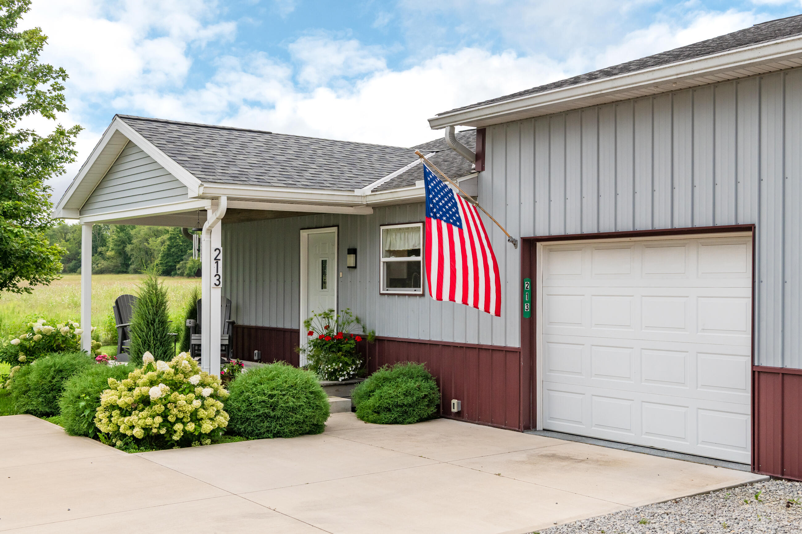 213 Lawn, Saint Paris, Ohio 43072