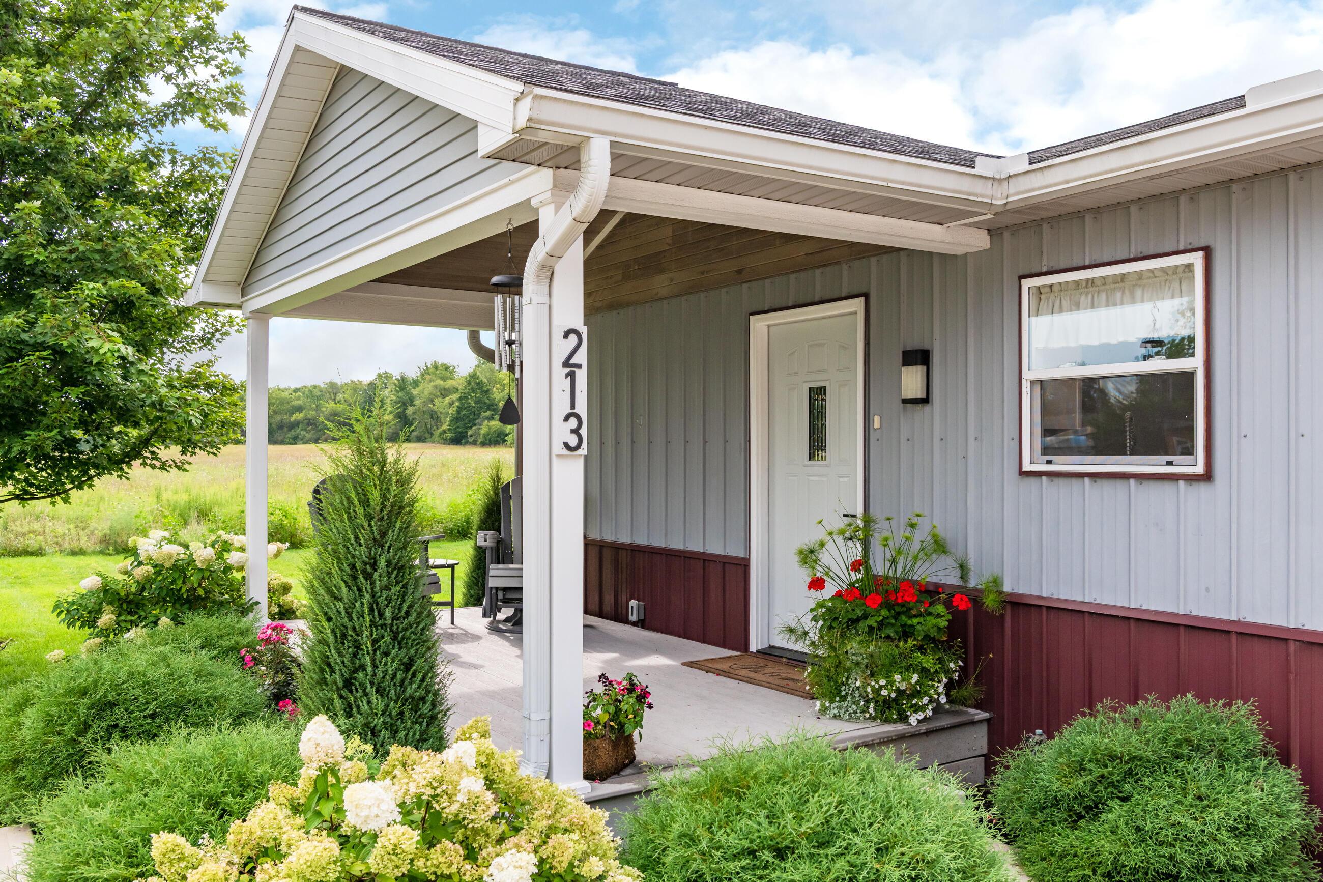 213 Lawn, Saint Paris, Ohio 43072