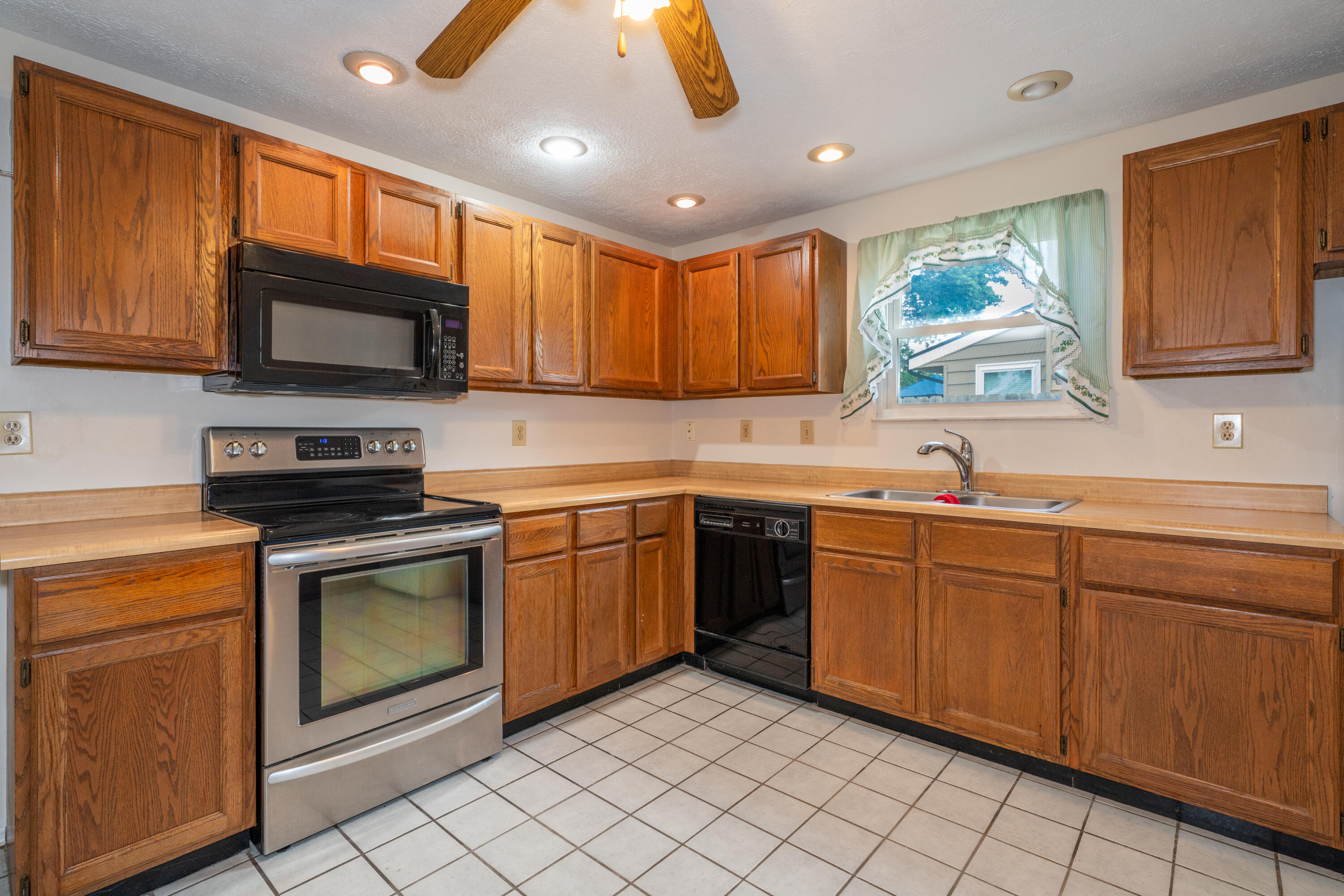 5829 Waynegate, Huber Heights, Ohio 45424