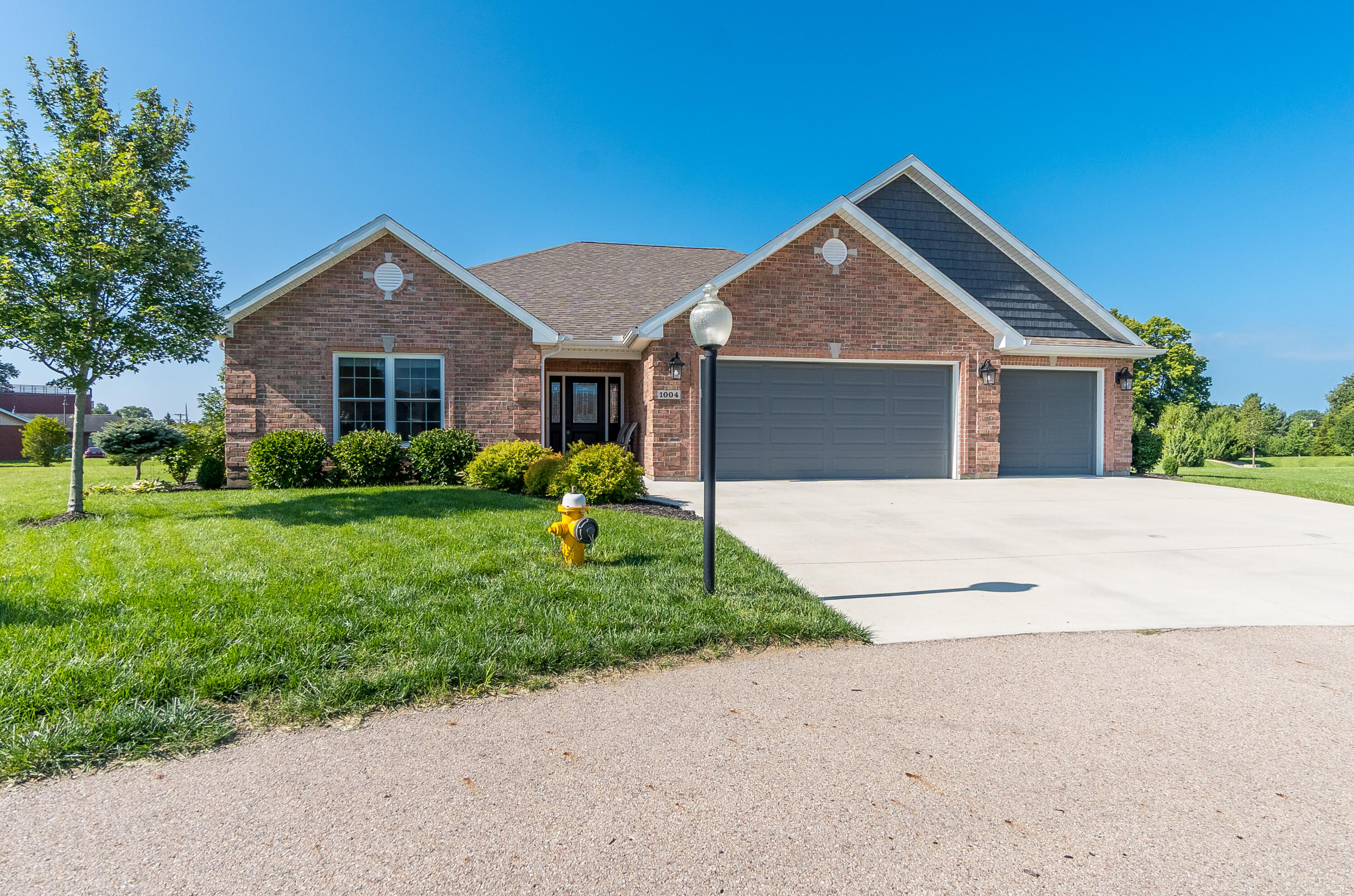 1004 Plymouth, Troy, Ohio 45373