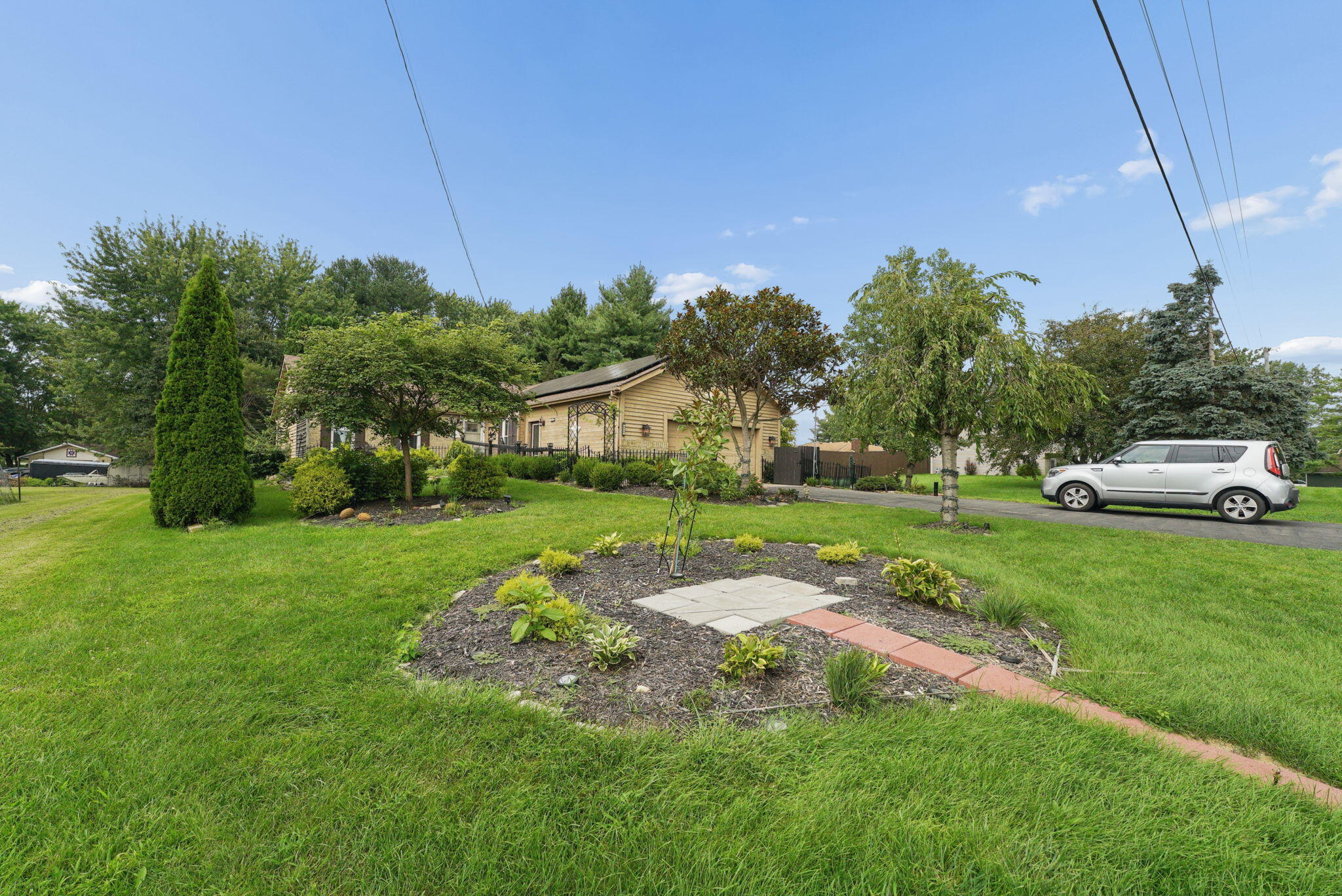 2400 Yuma, London, Ohio 43140