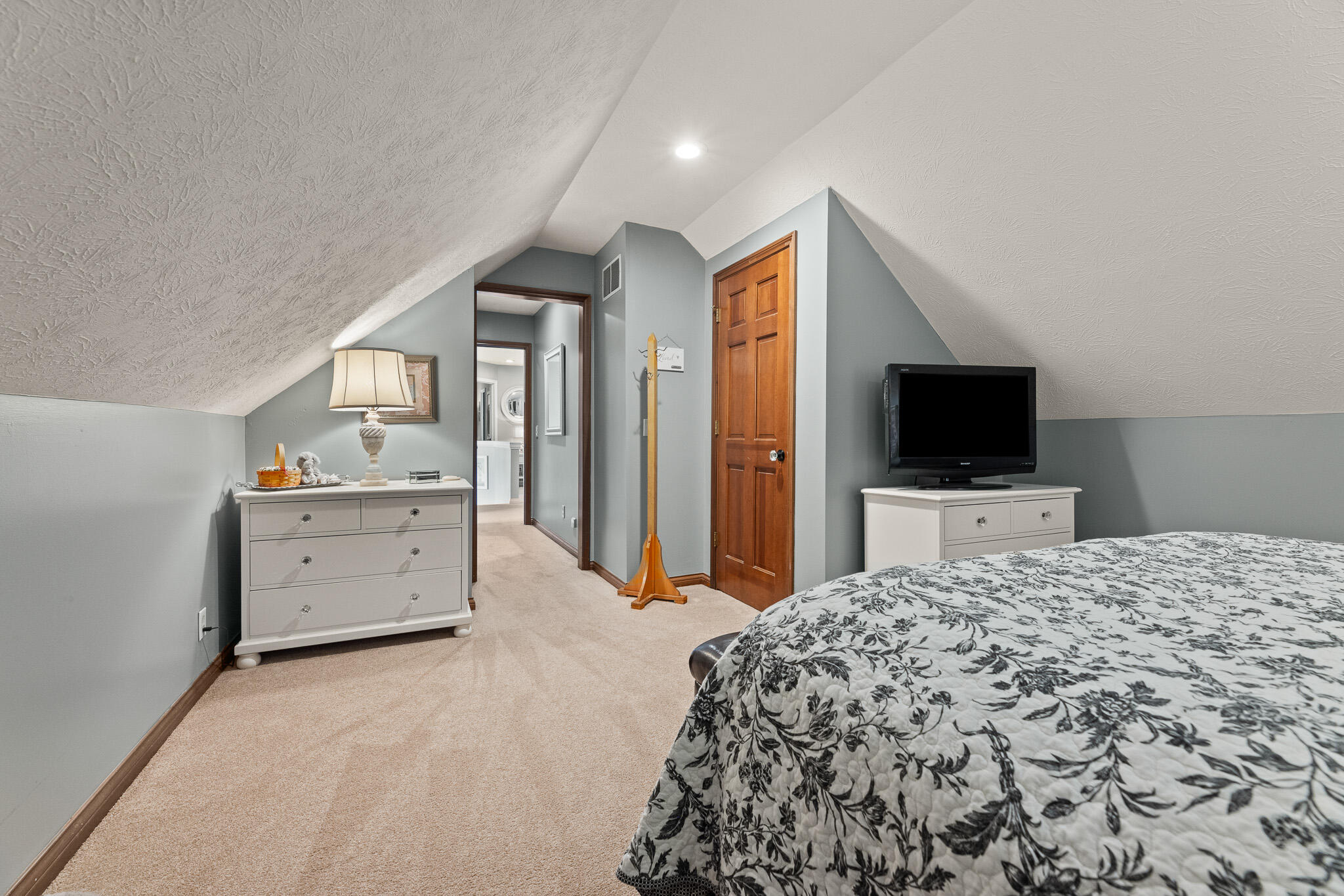 1084 Kingsgate, Springfield, Ohio 45503