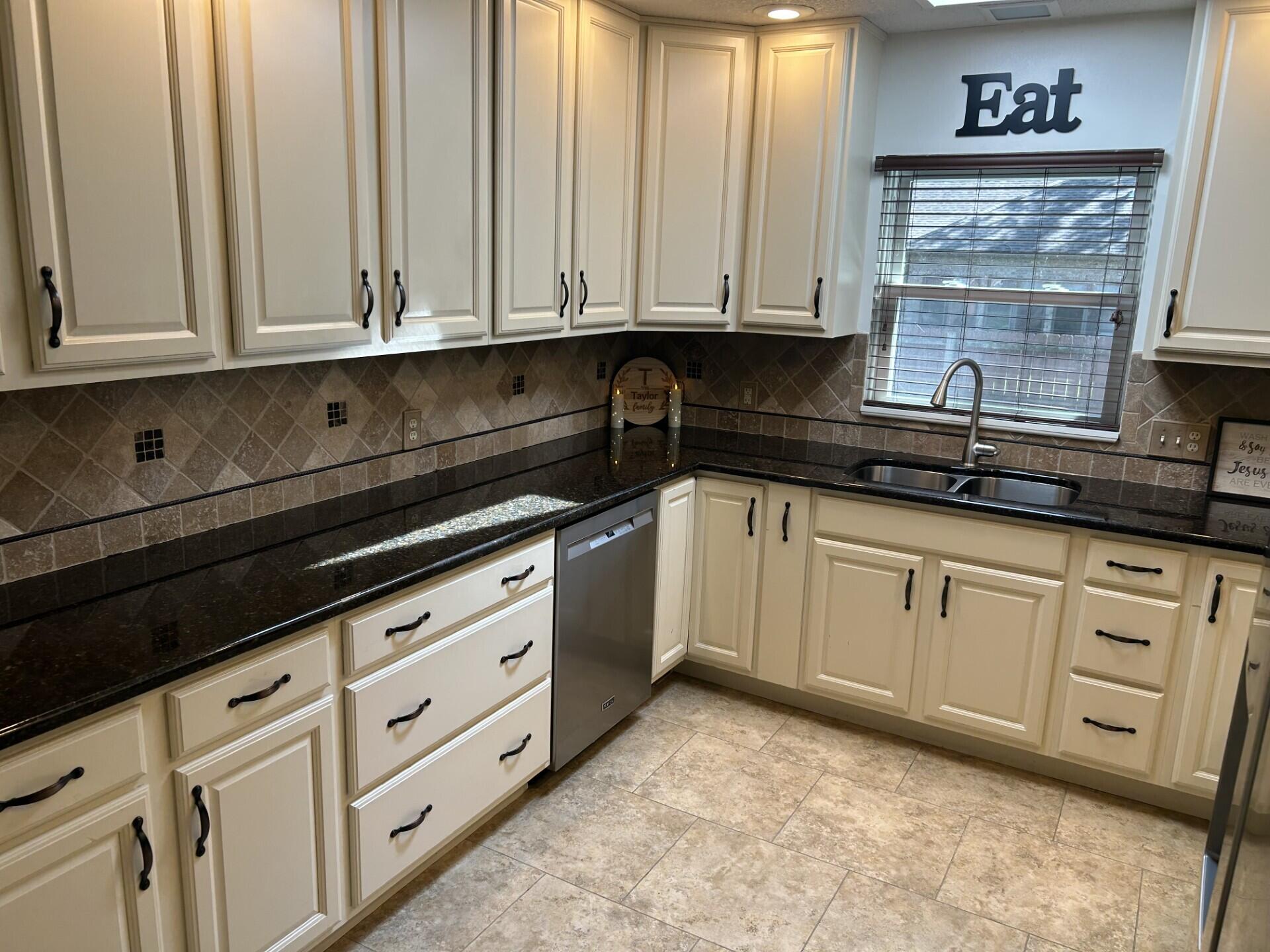 1713 Kingsbury, Saint Marys, Ohio 45885