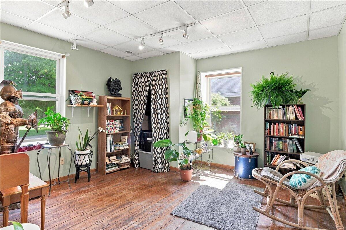 12066 Urbana, Middleburg, Ohio 43336