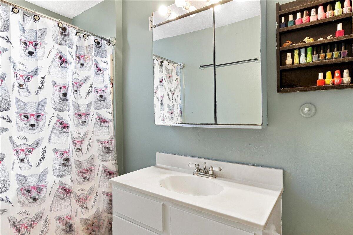 12066 Urbana, Middleburg, Ohio 43336