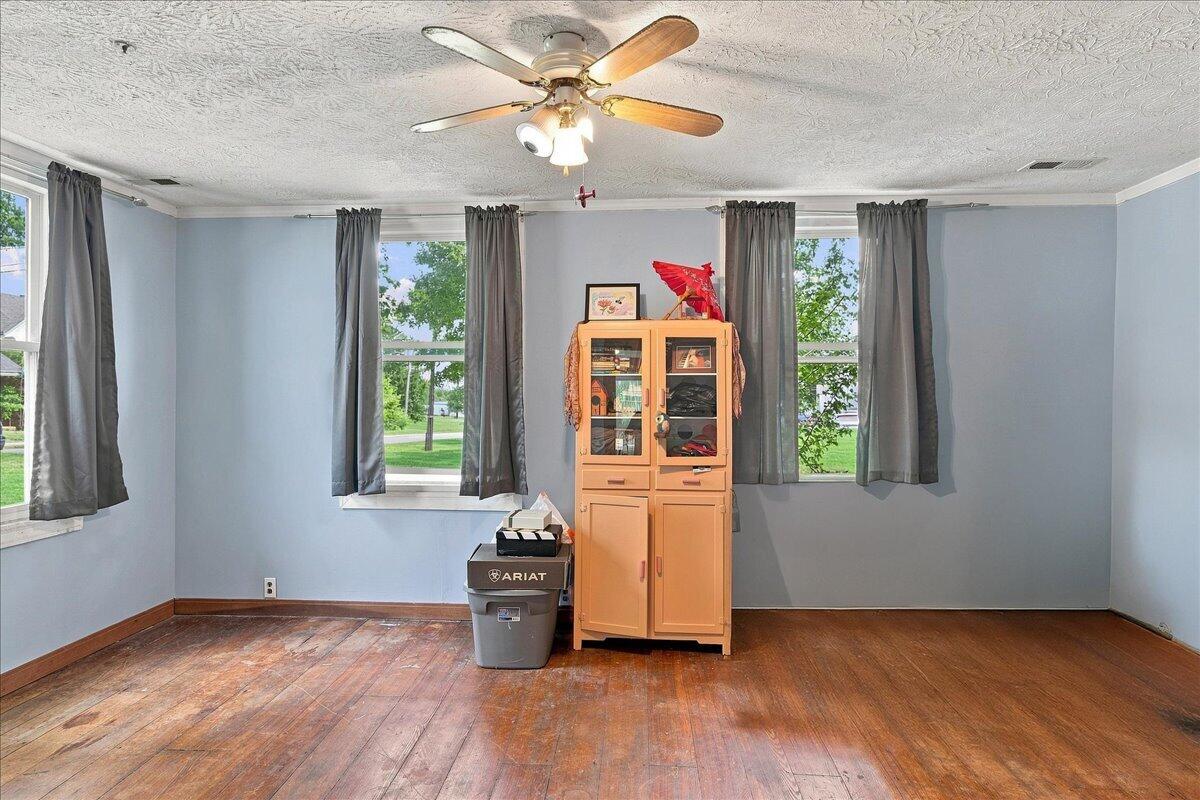 12066 Urbana, Middleburg, Ohio 43336