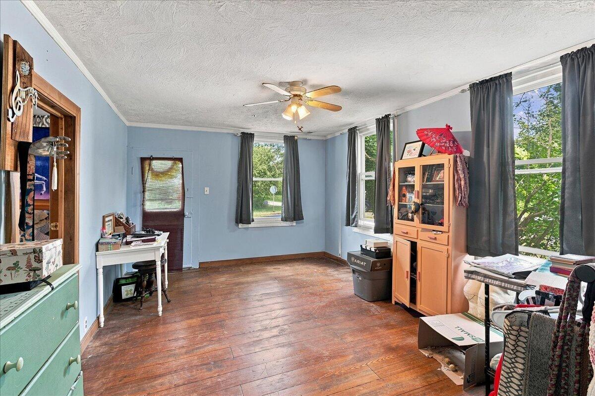 12066 Urbana, Middleburg, Ohio 43336