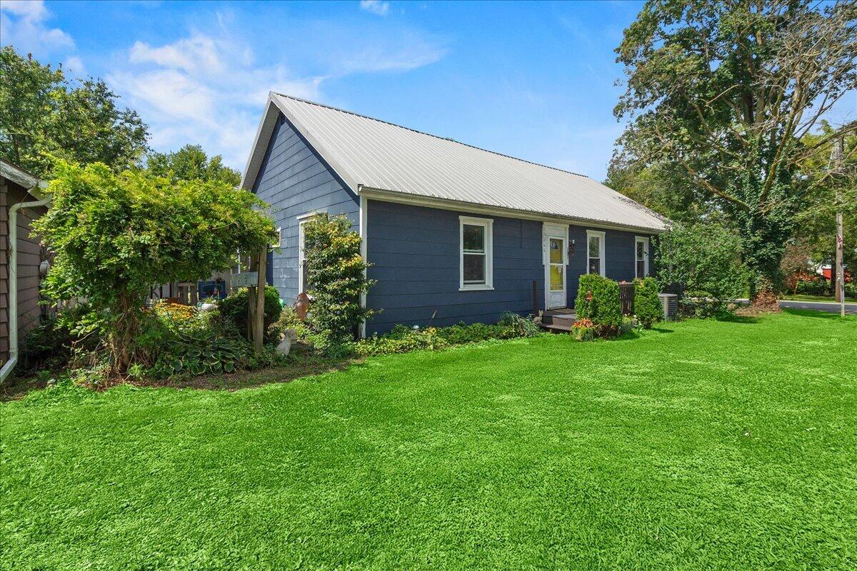 12066 Urbana, Middleburg, Ohio 43336