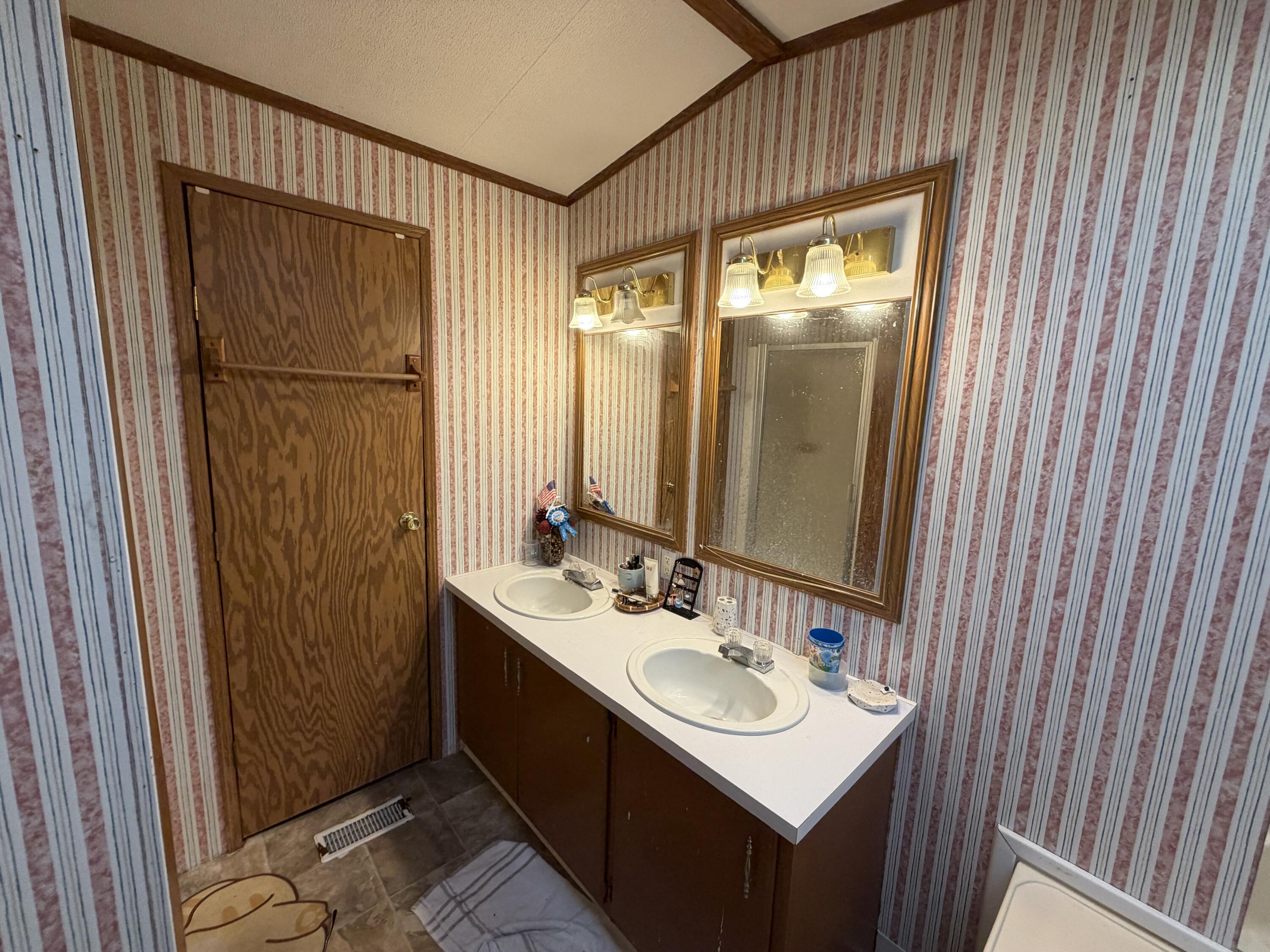 1221 Hazel Nut, Sidney, Ohio 45365