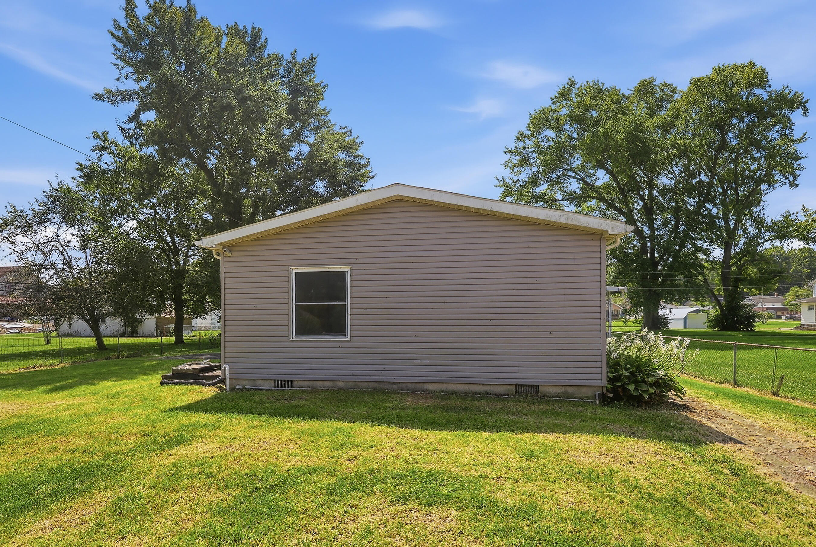 4748 Walker, Springfield, Ohio 45505