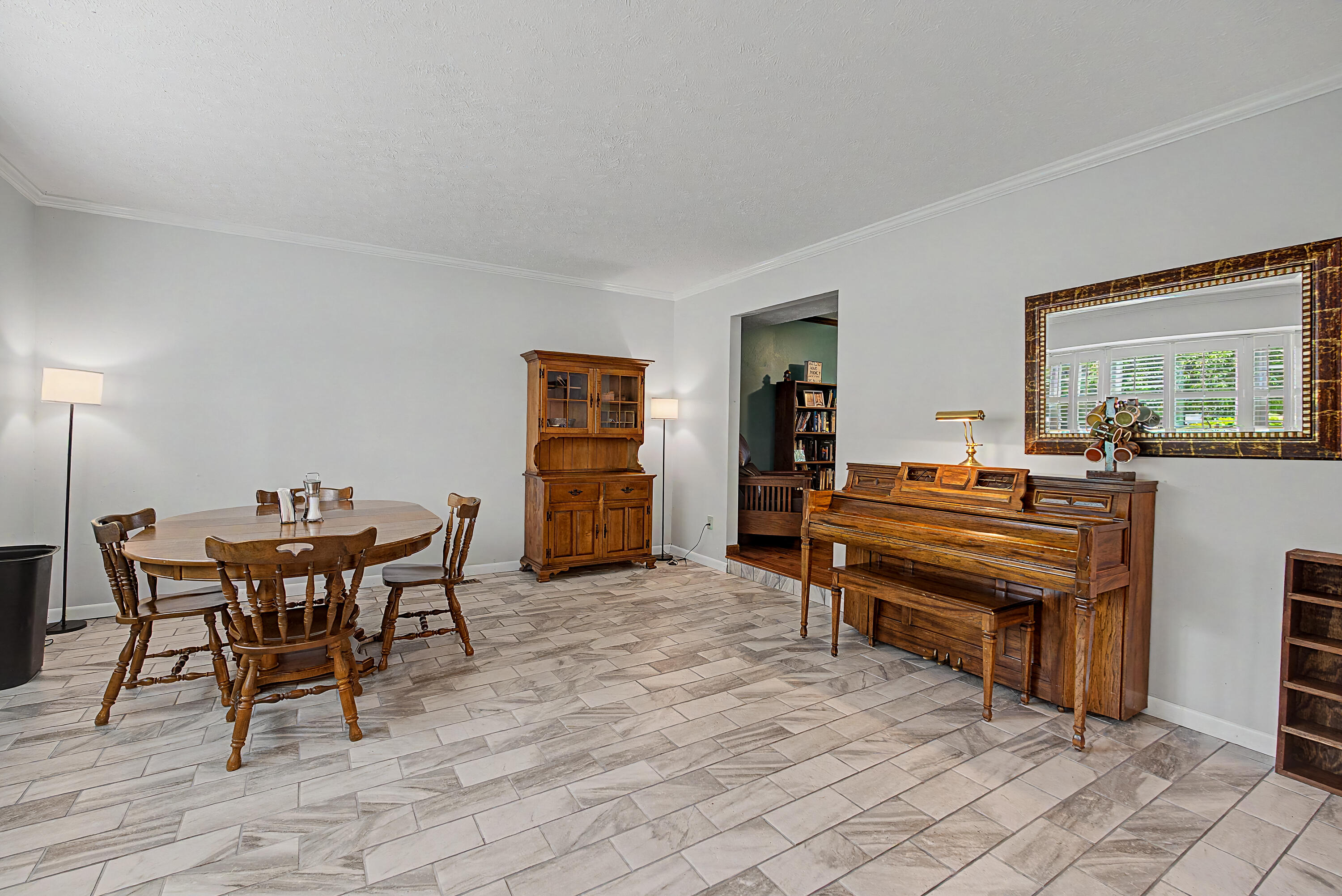 129 Outerview, Xenia, Ohio 45385