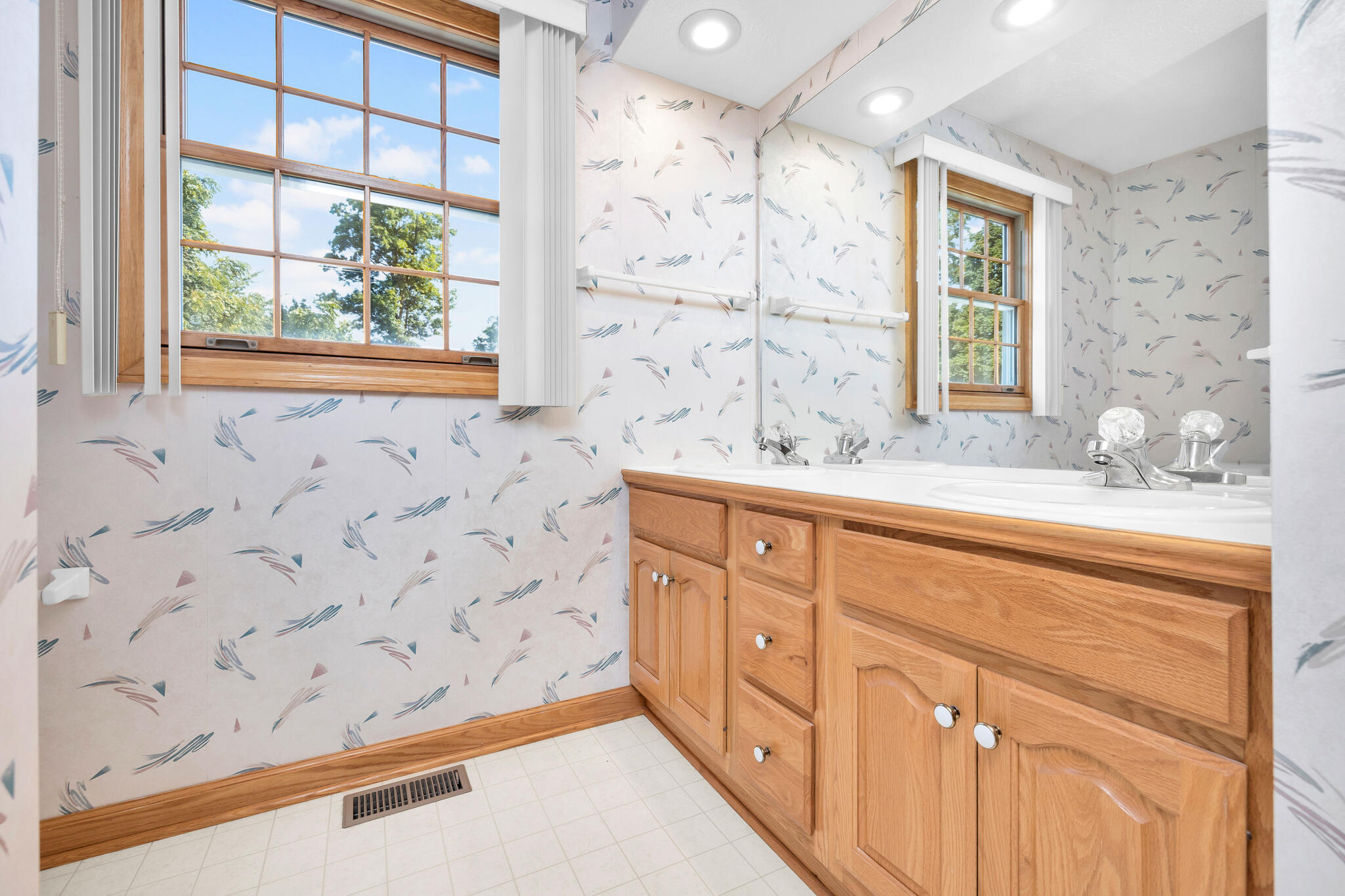 1309 Firethorn, Bellefontaine, Ohio 43311