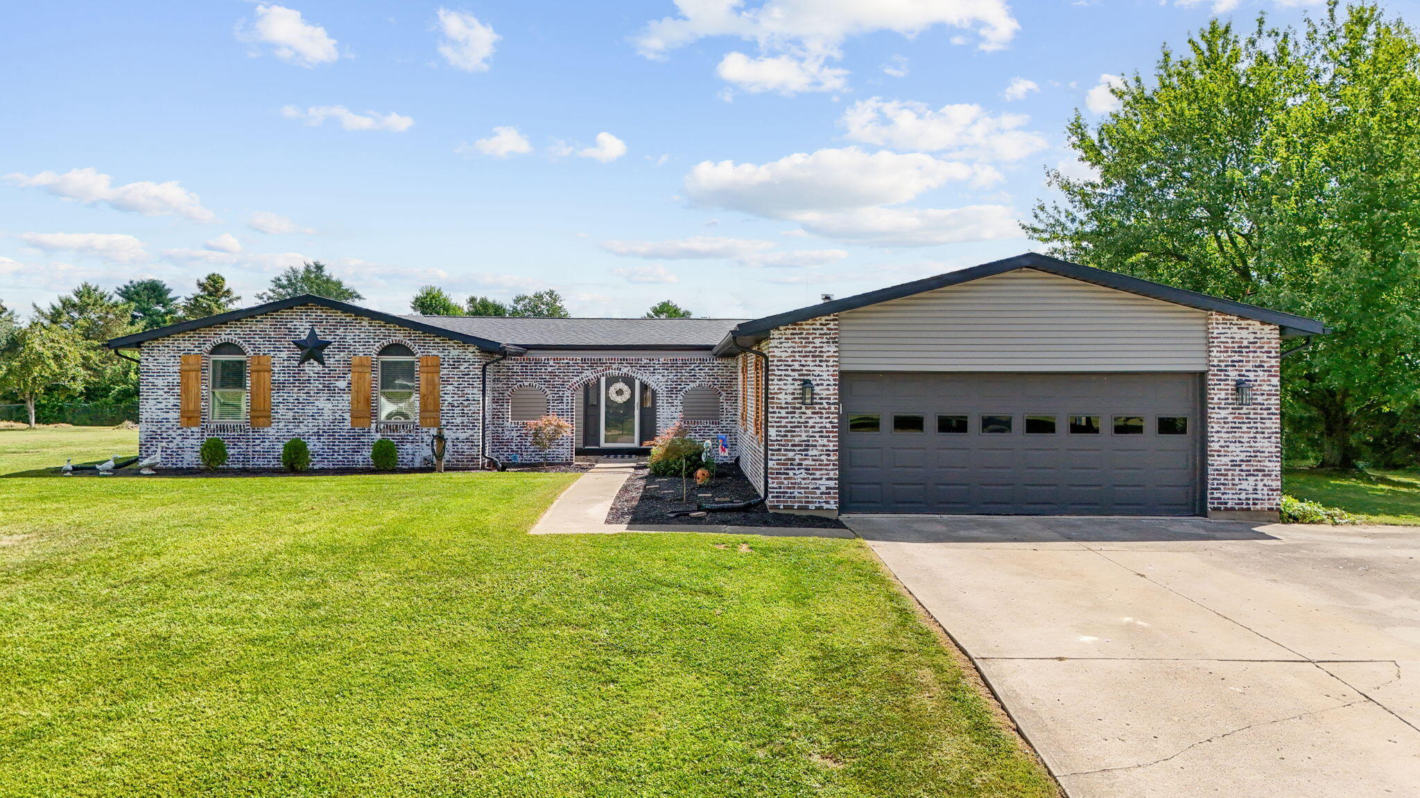 2470 Leon, Springfield, Ohio 45502