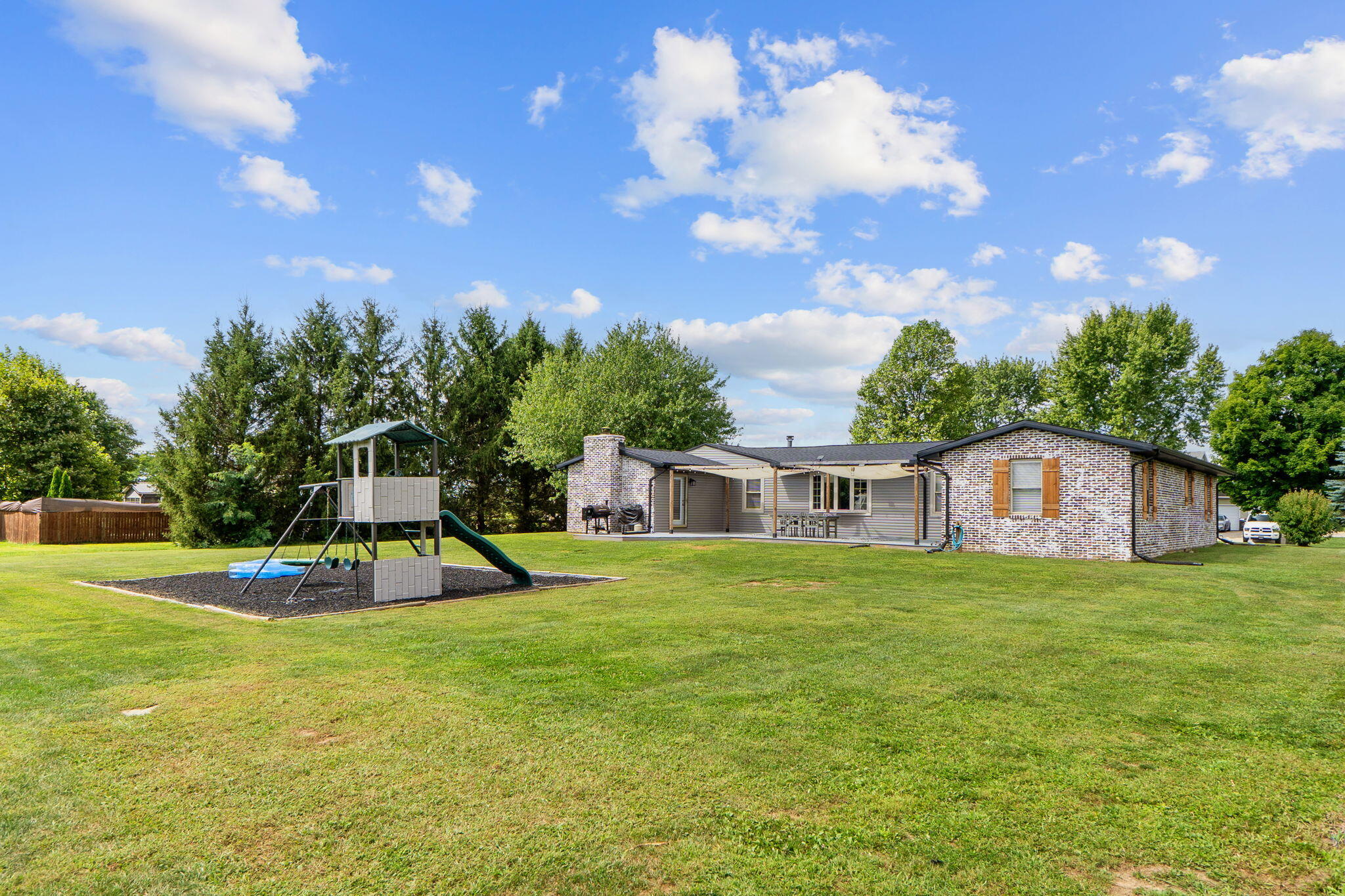 2470 Leon, Springfield, Ohio 45502