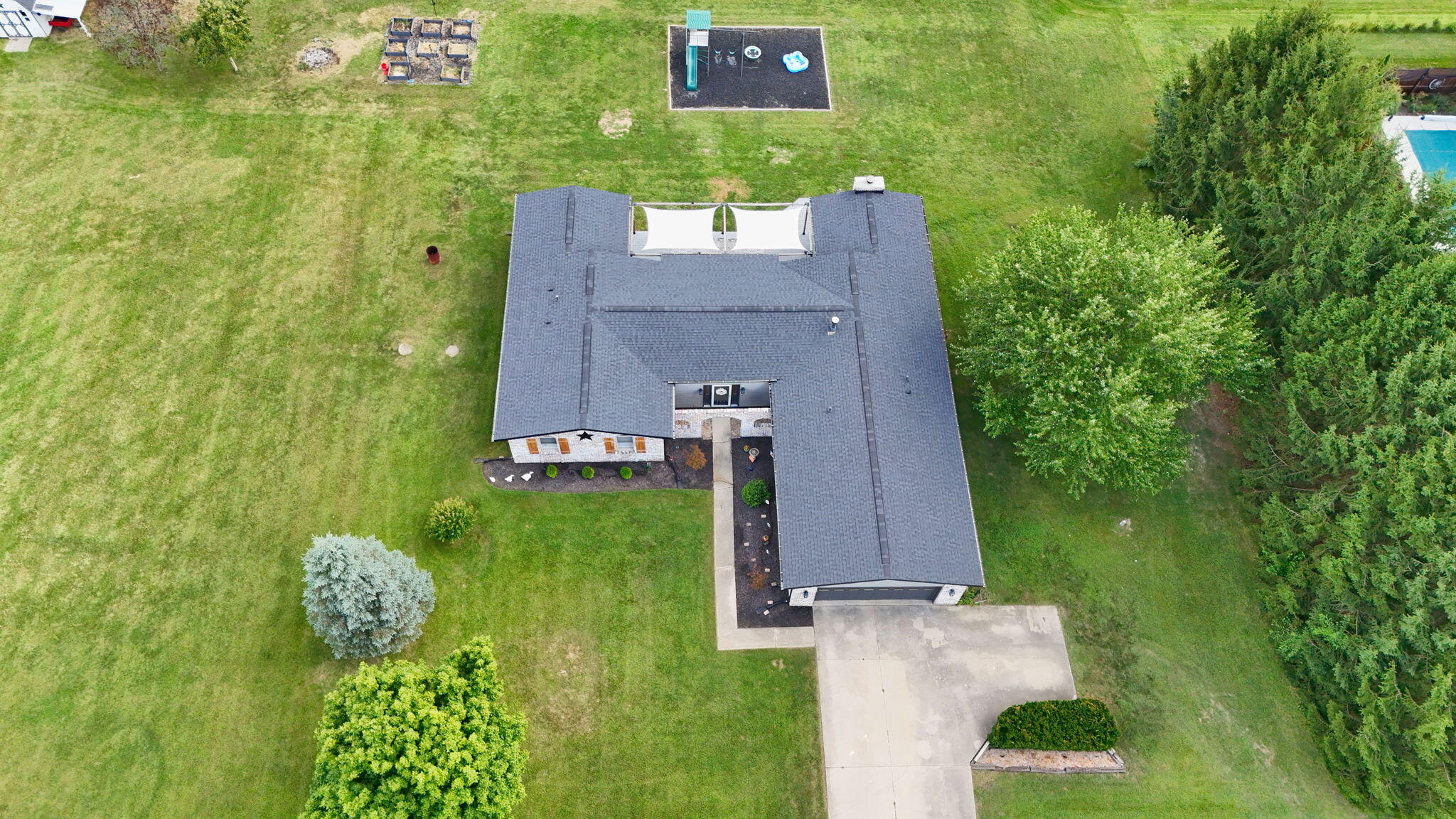 2470 Leon, Springfield, Ohio 45502