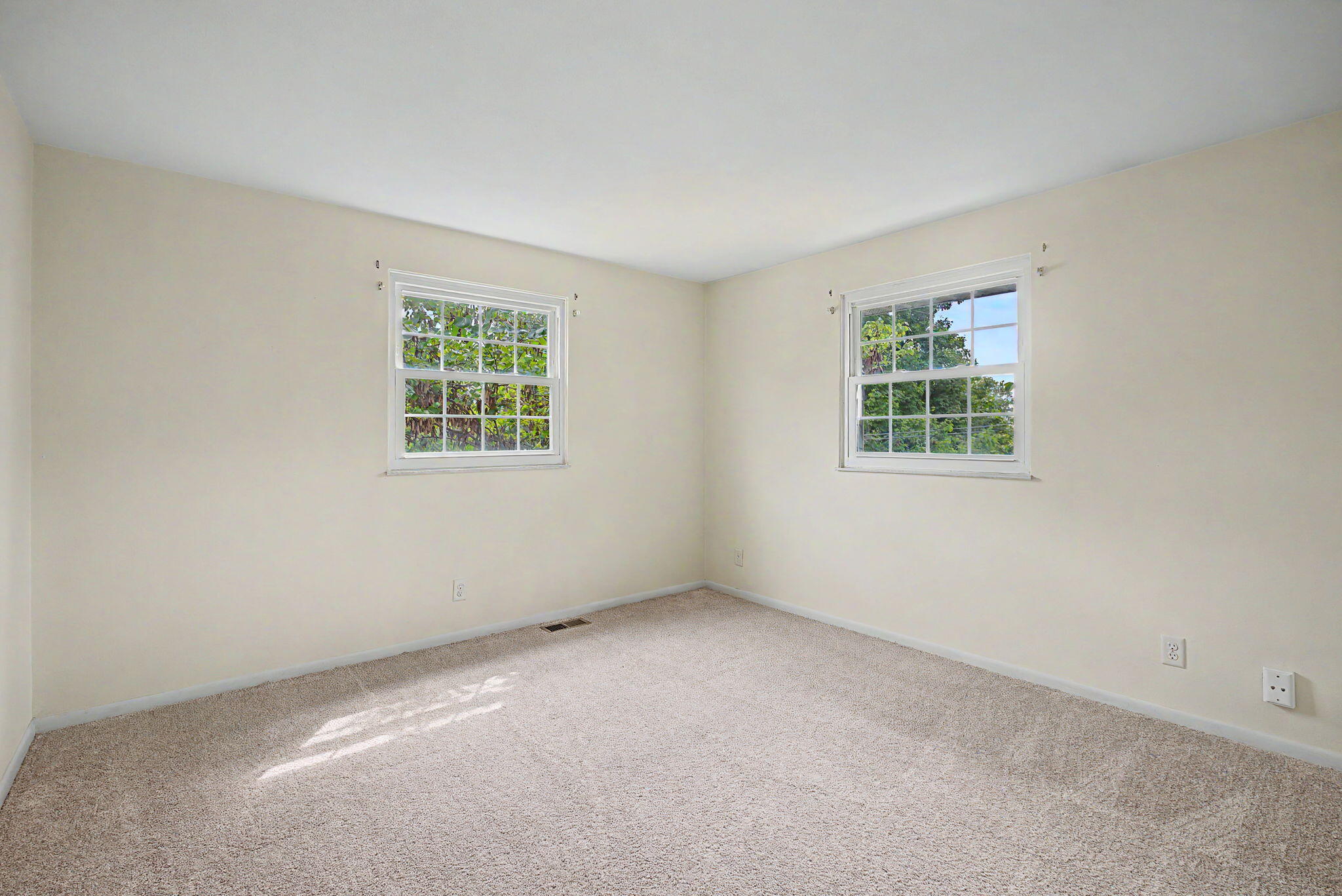 633 Sharon, Fairborn, Ohio 45324