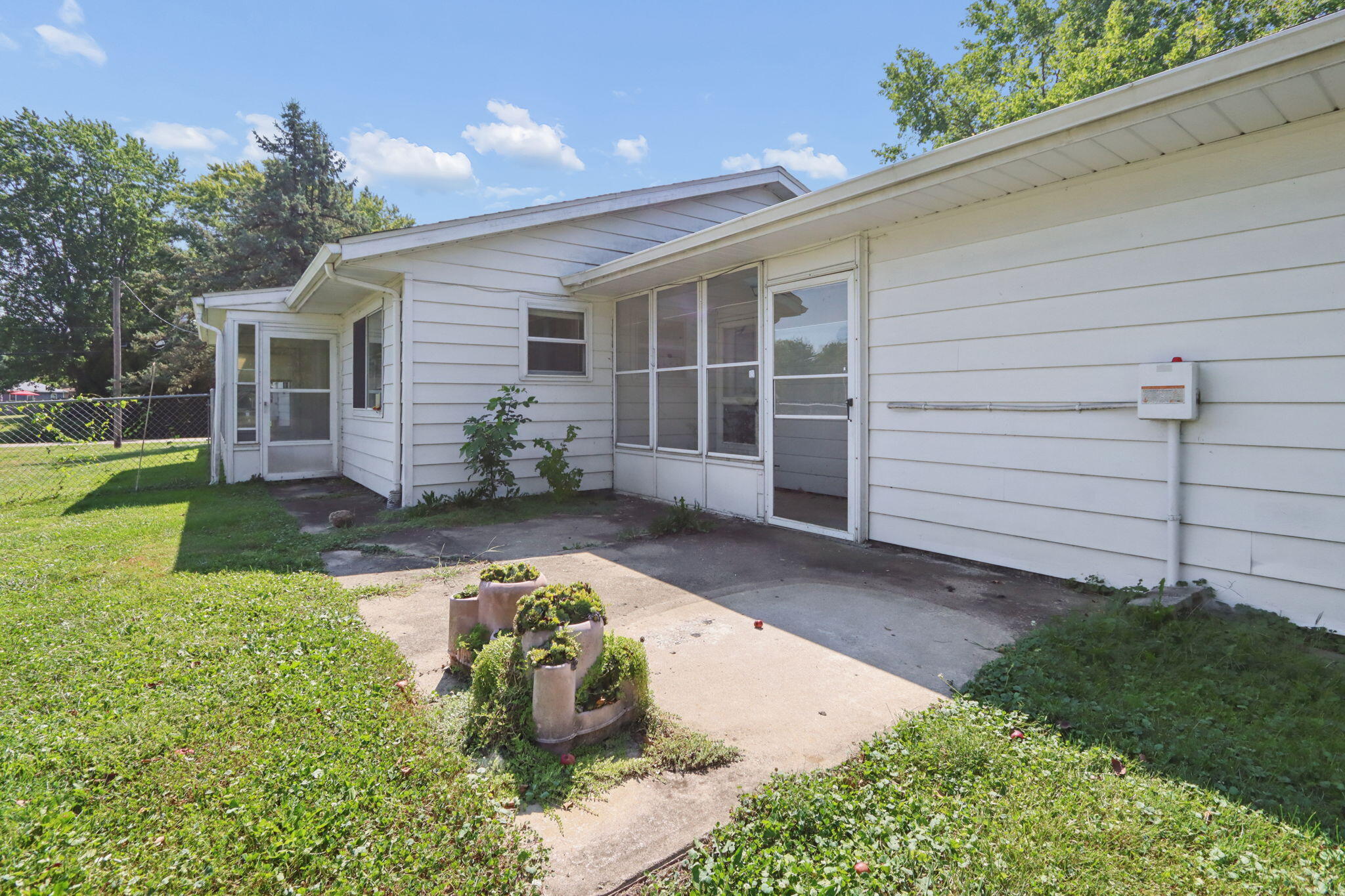 2430 Choctaw, London, Ohio 43140