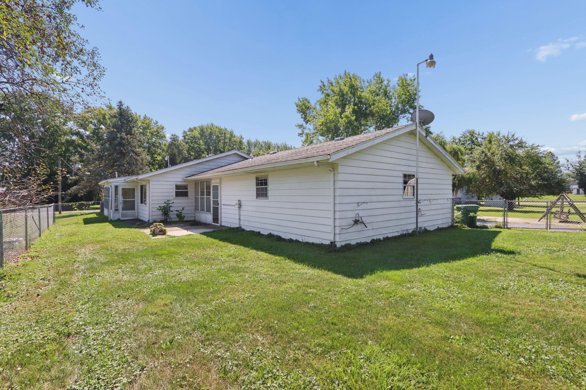 2430 Choctaw, London, Ohio 43140