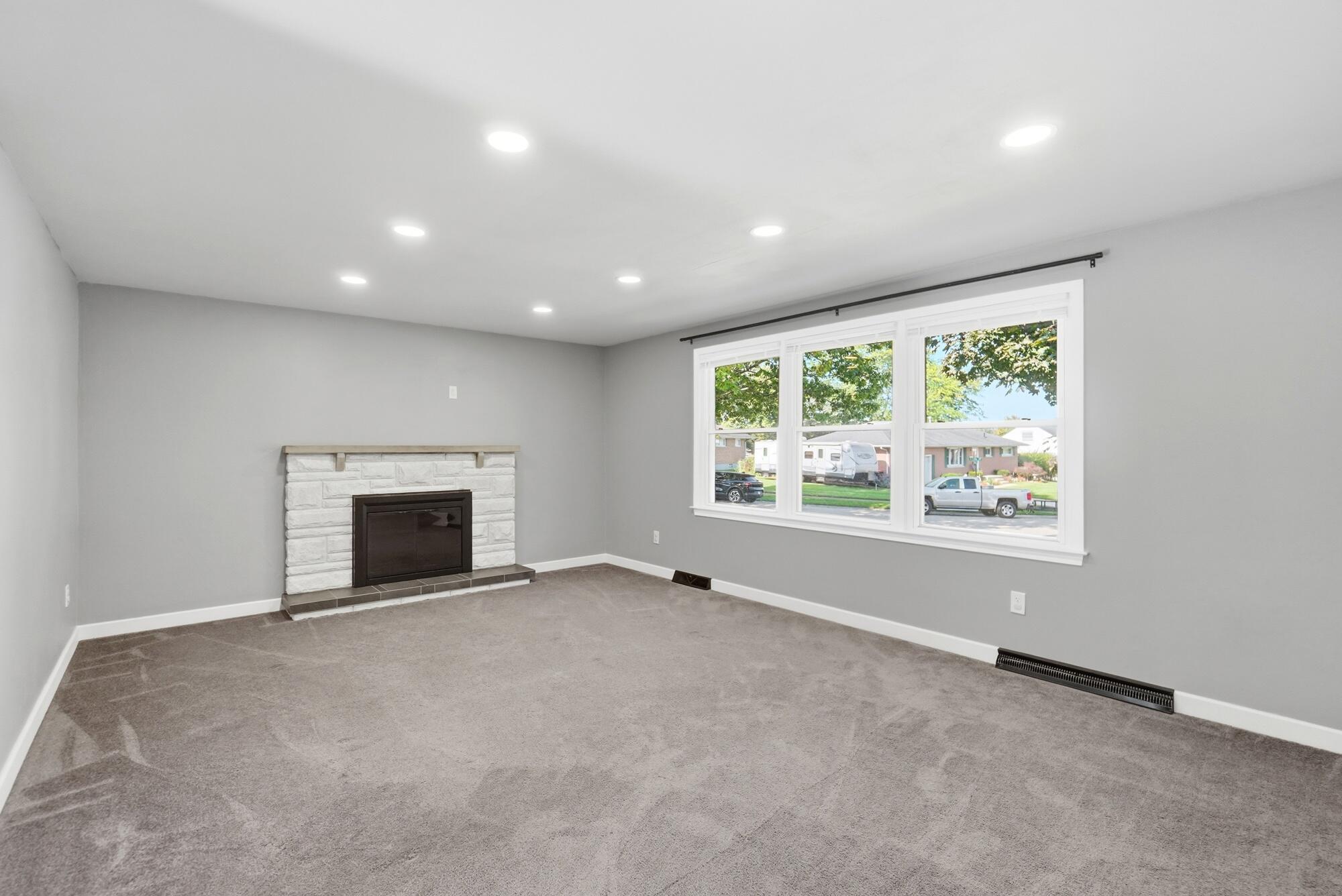 1956 Elaina, Springfield, Ohio 45503