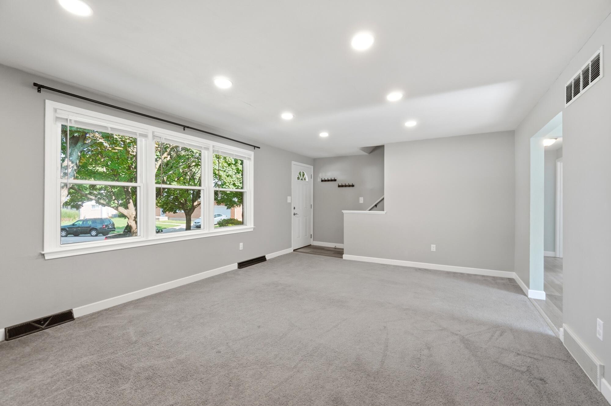 1956 Elaina, Springfield, Ohio 45503