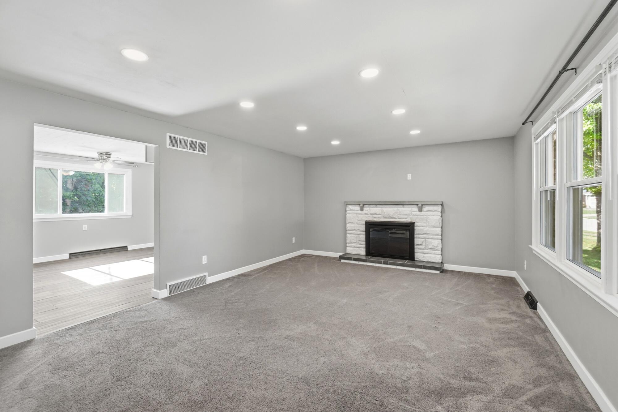 1956 Elaina, Springfield, Ohio 45503