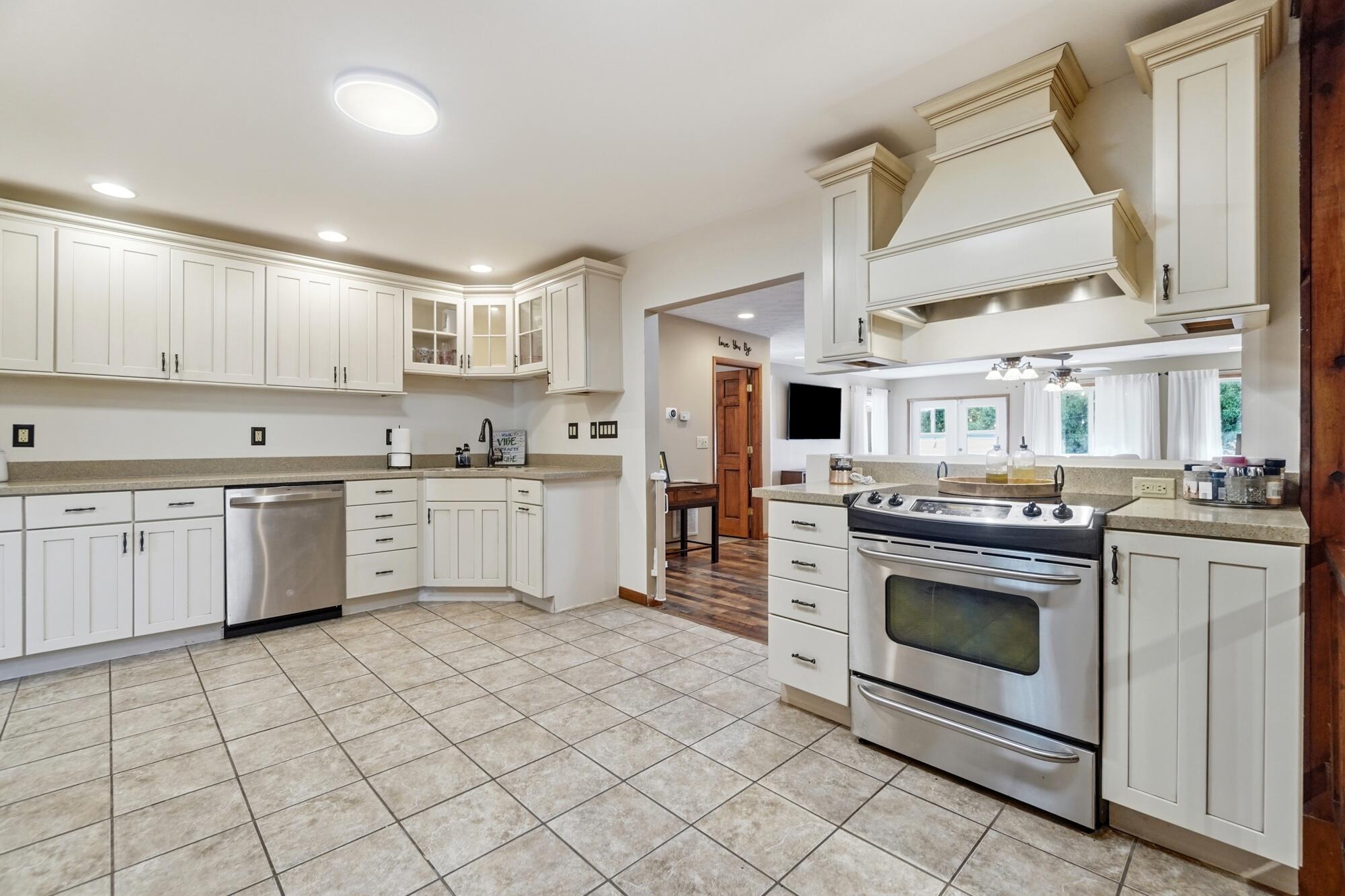 3230 Glouster, Springfield, Ohio 45503