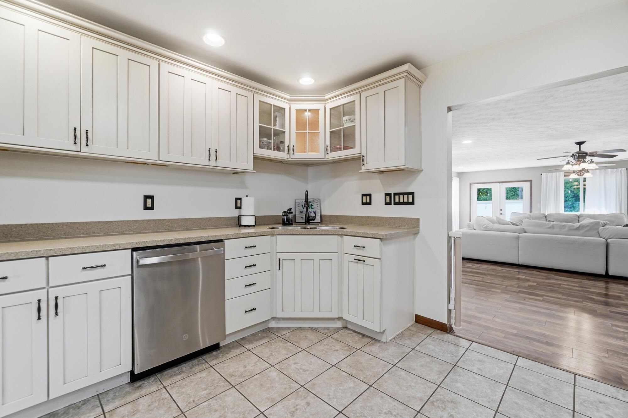 3230 Glouster, Springfield, Ohio 45503
