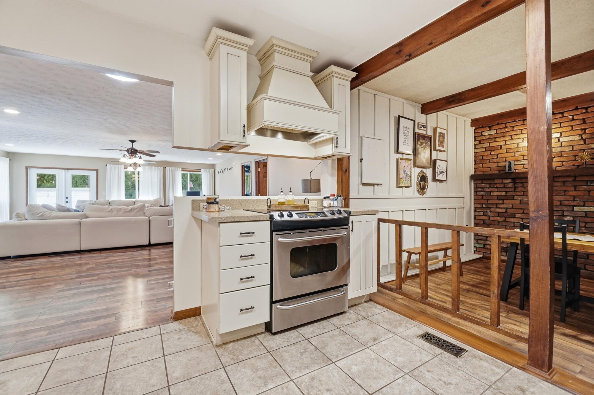 3230 Glouster, Springfield, Ohio 45503