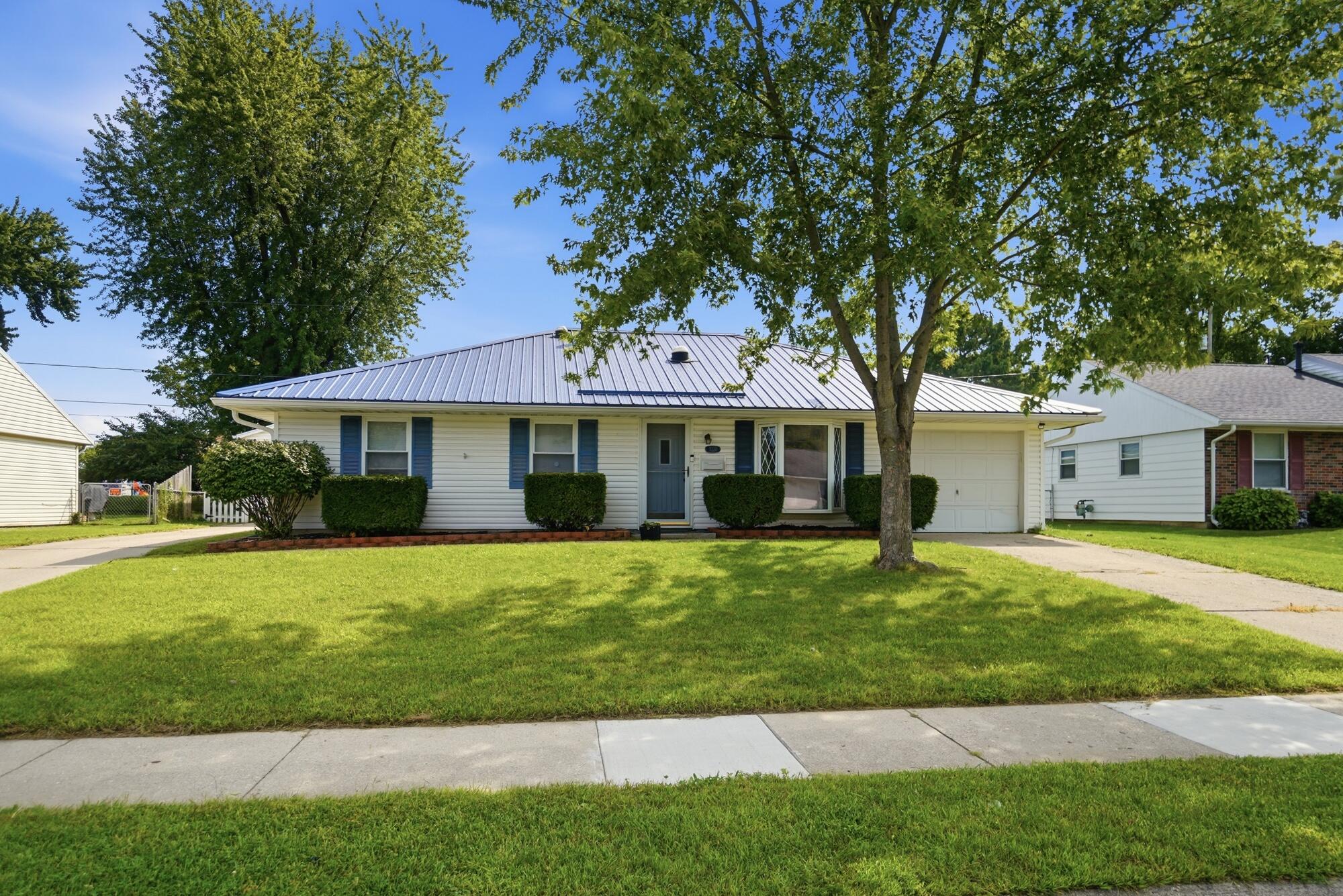 3230 Glouster, Springfield, Ohio 45503