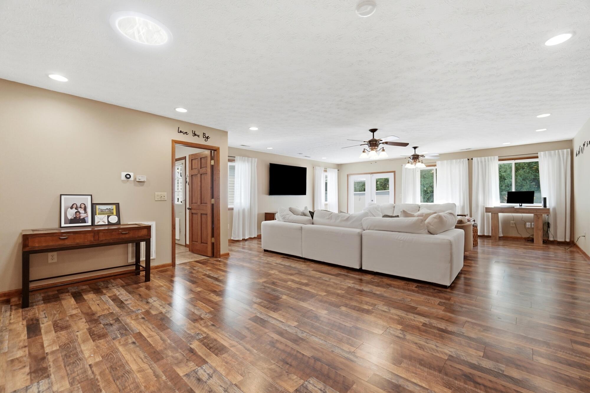3230 Glouster, Springfield, Ohio 45503