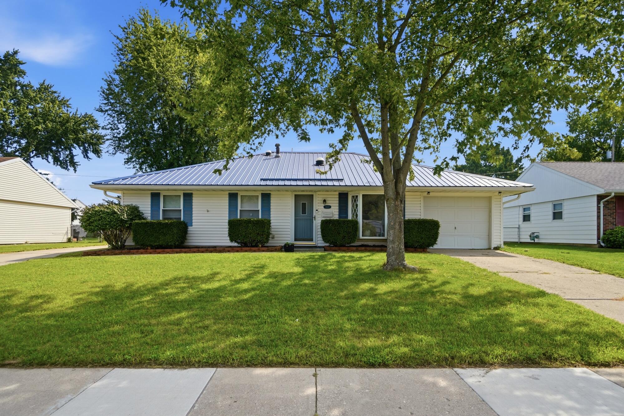3230 Glouster, Springfield, Ohio 45503