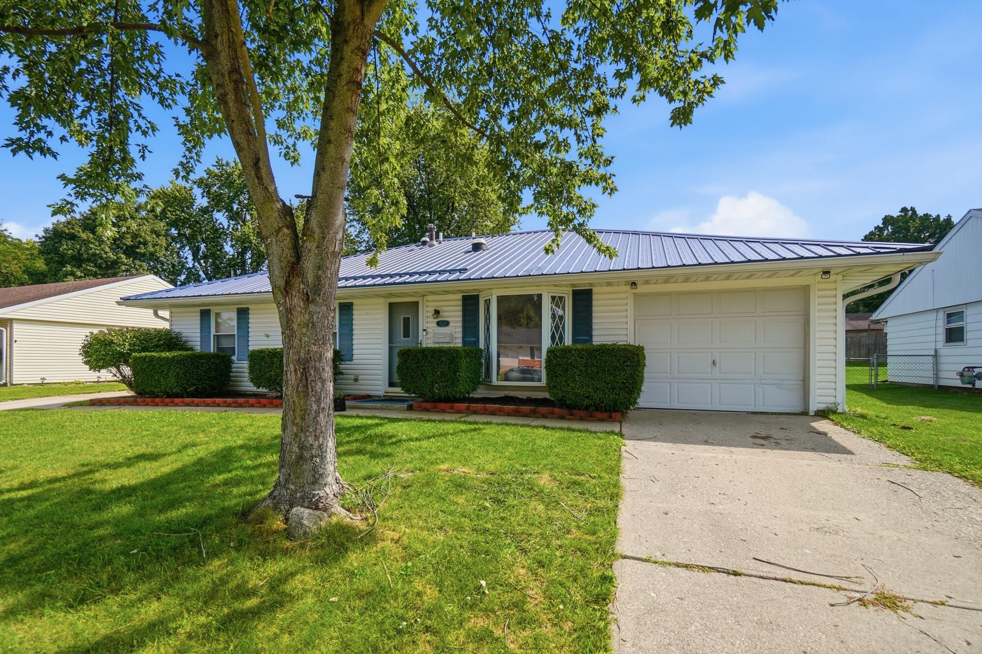 3230 Glouster, Springfield, Ohio 45503