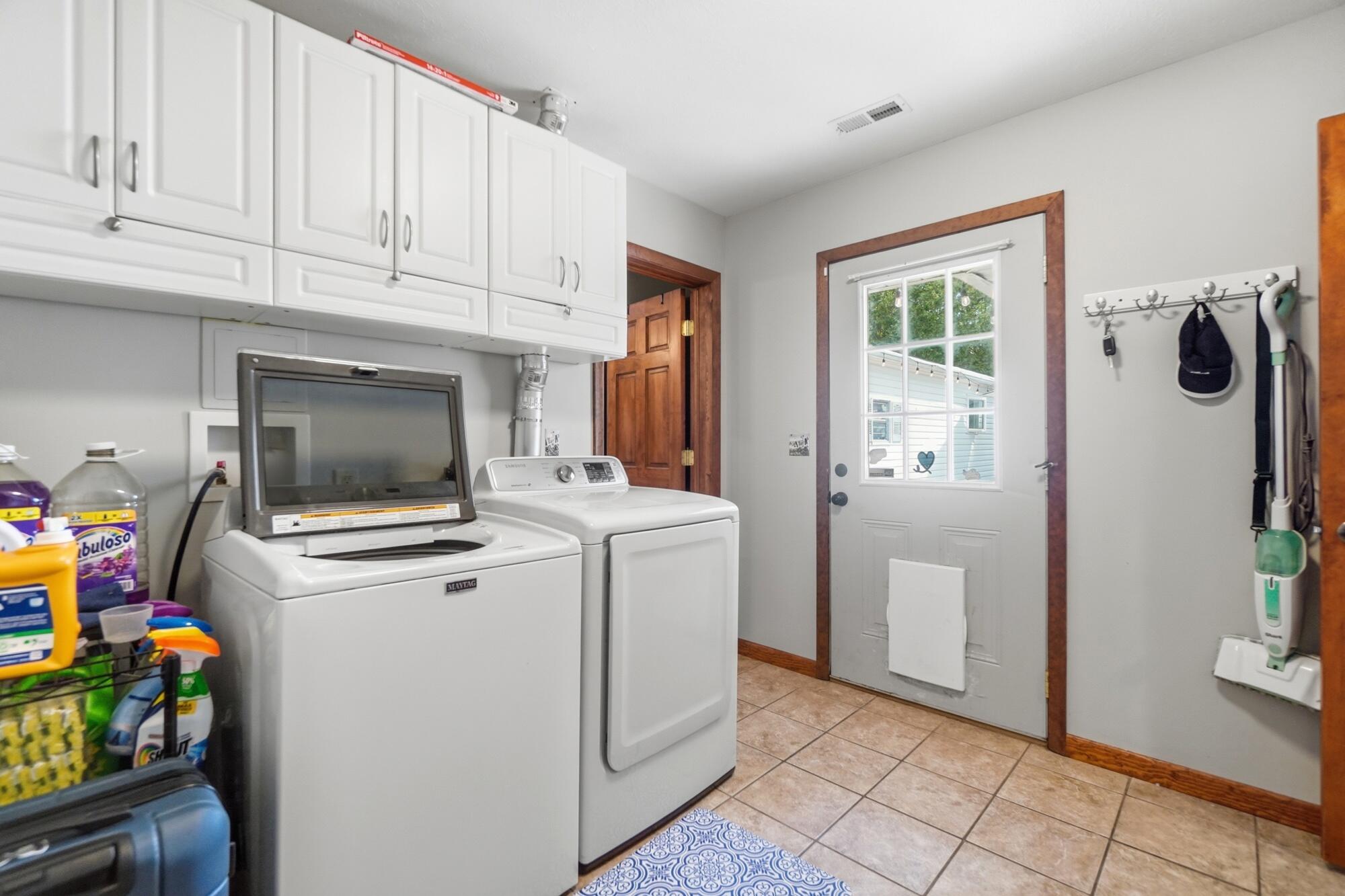 3230 Glouster, Springfield, Ohio 45503