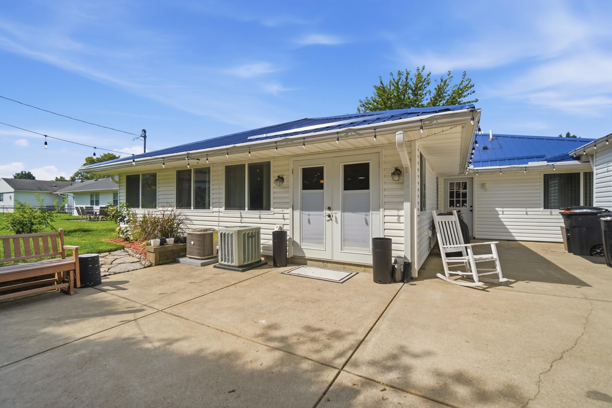 3230 Glouster, Springfield, Ohio 45503