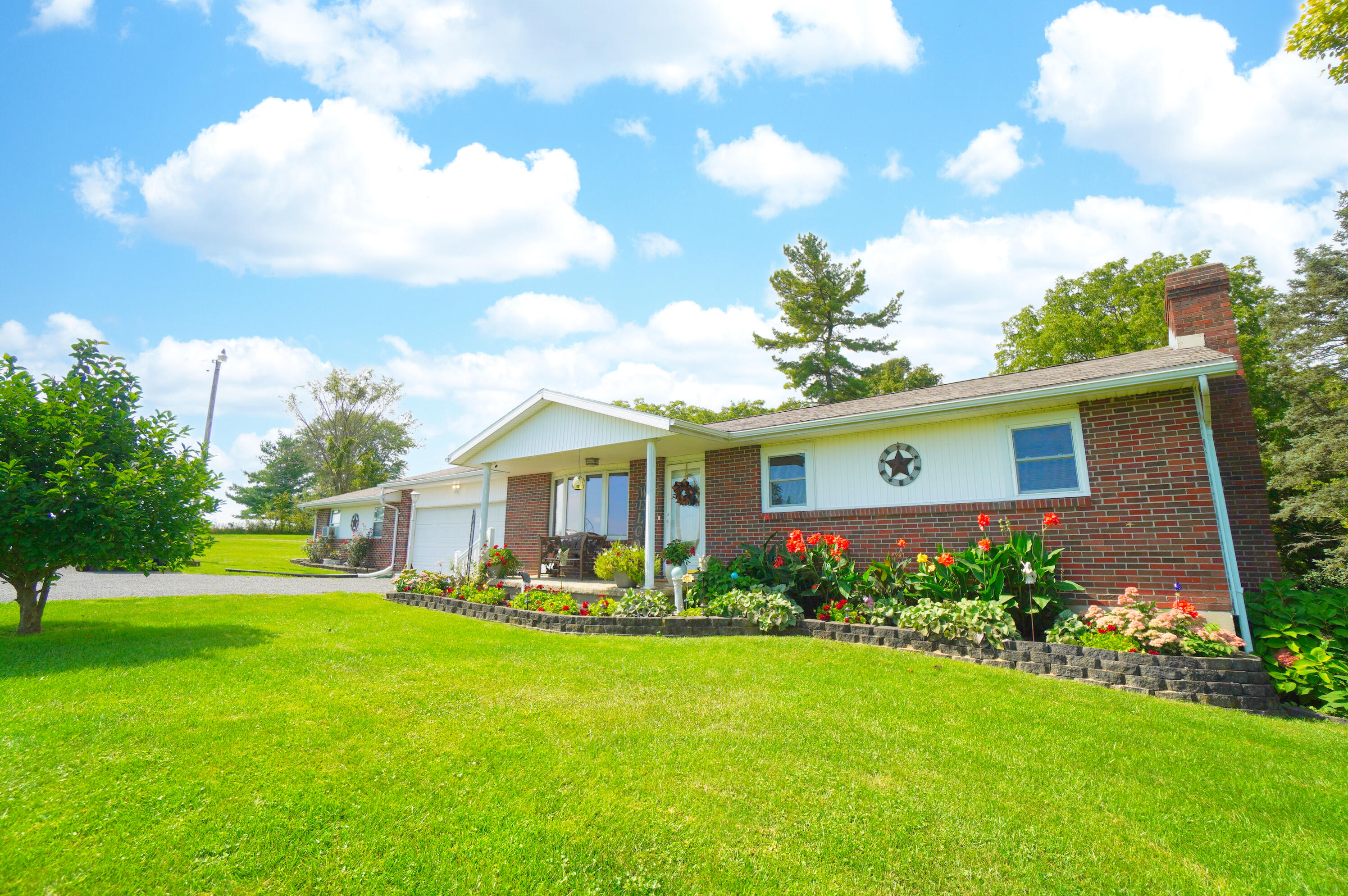 10365 Shelby Freyburg, Wapakoneta, Ohio 45895