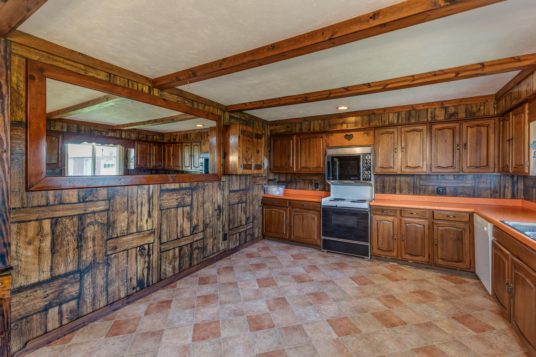 1500 Stillwater, Houston, Ohio 45333