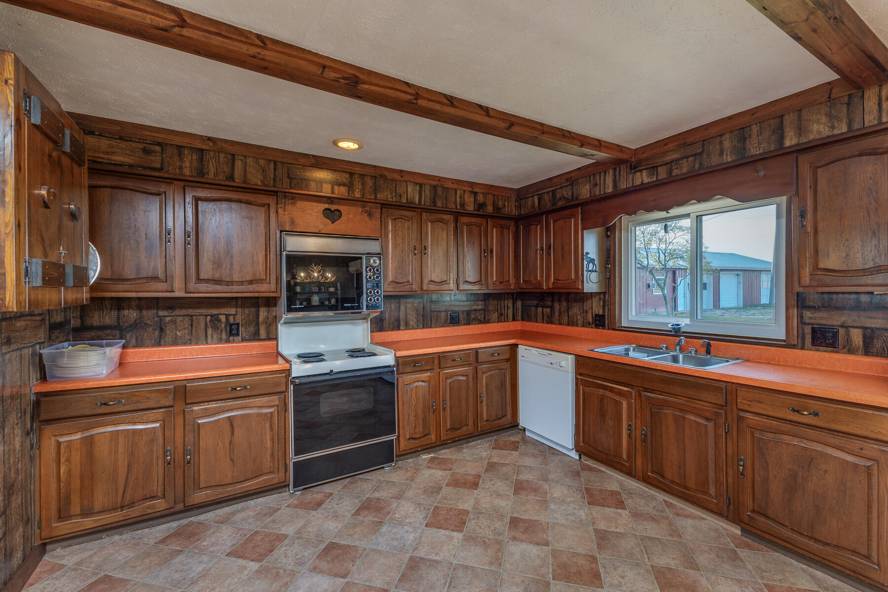 1500 Stillwater, Houston, Ohio 45333