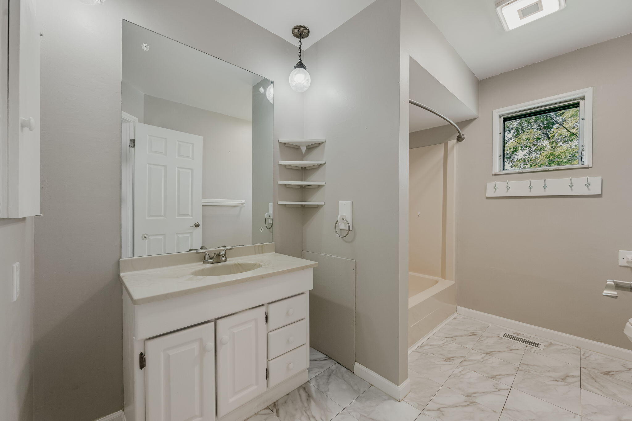 2801 Wellsford, Springfield, Ohio 45503