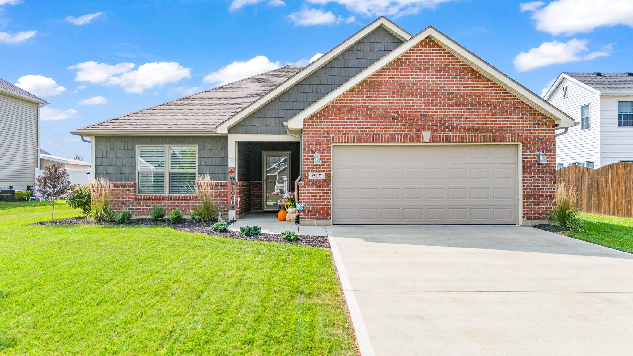 210 Fox Harbor, Troy, Ohio 45373